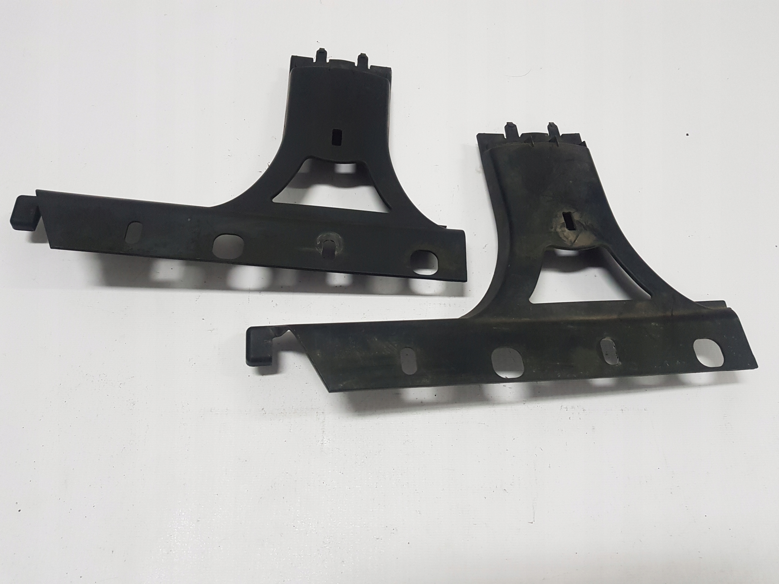 MERCEDES W207 bracket grille radiator 2078880190