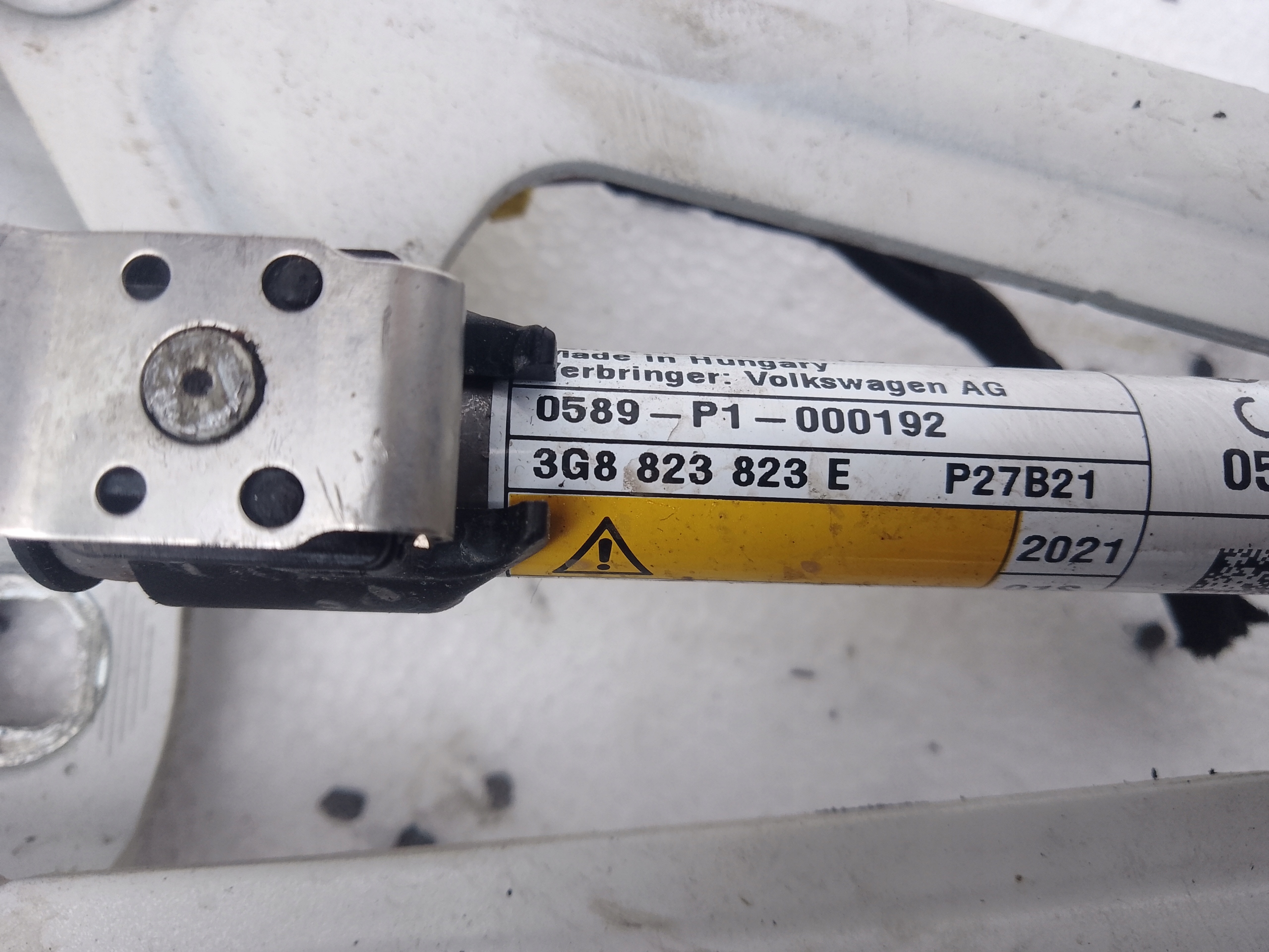 hinge bonnets left z nabojem VW ARTEON