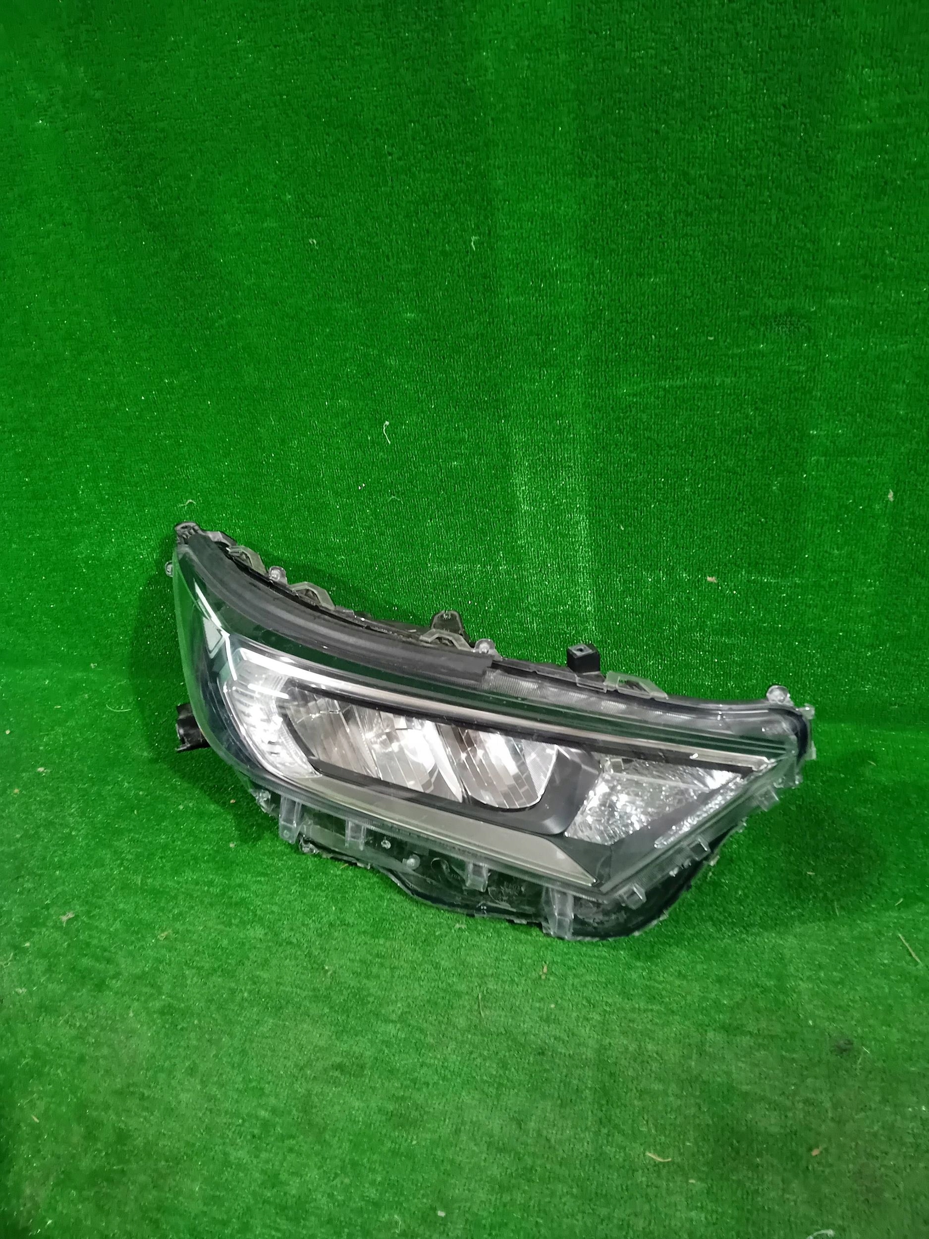 REFLEKTOR right front TOYOTA RAV4 V FULL LED 18- NR.802