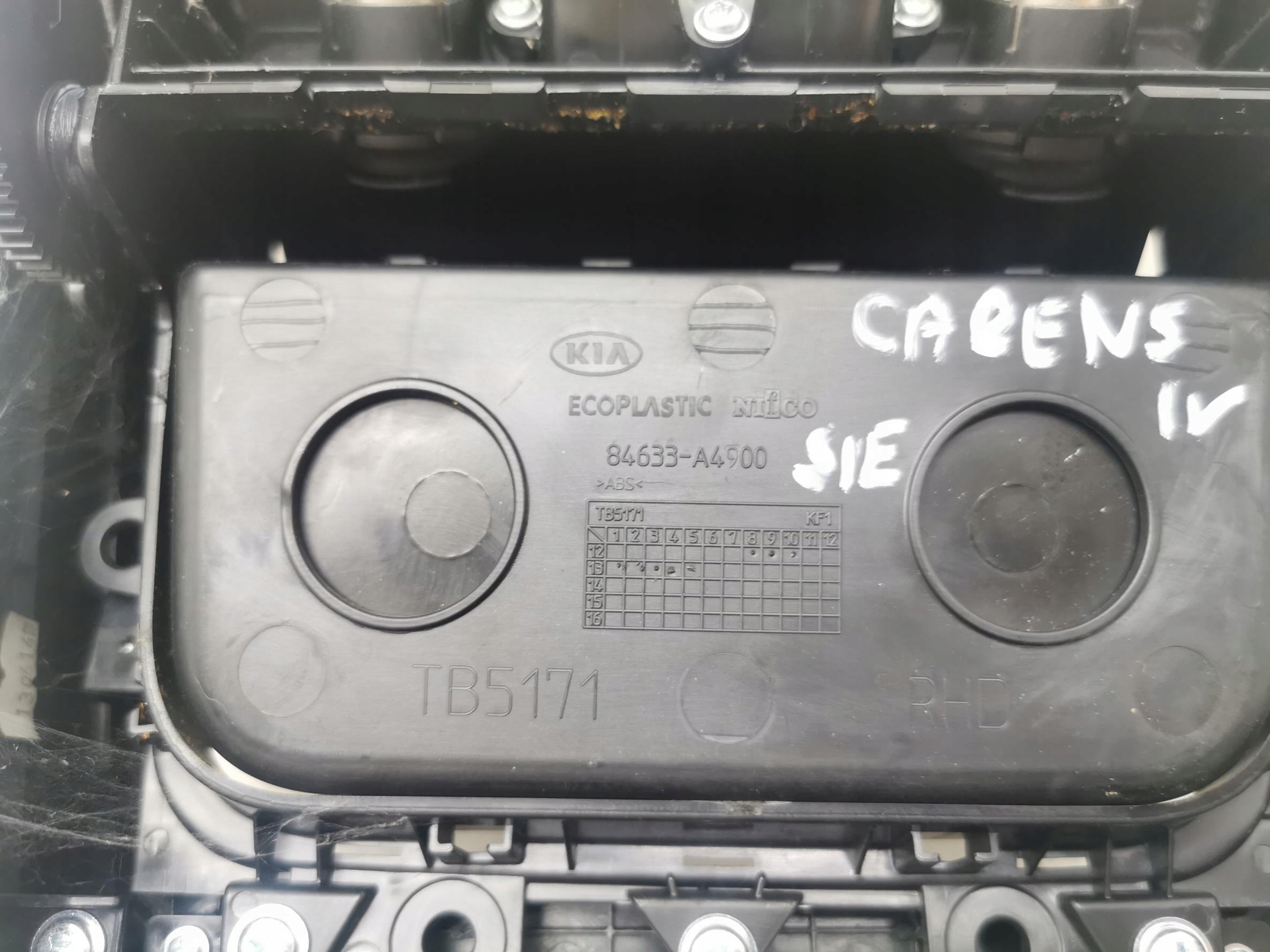 TUNEL mitte KIA CARENS IV 13-19 84633-A4900 EU
