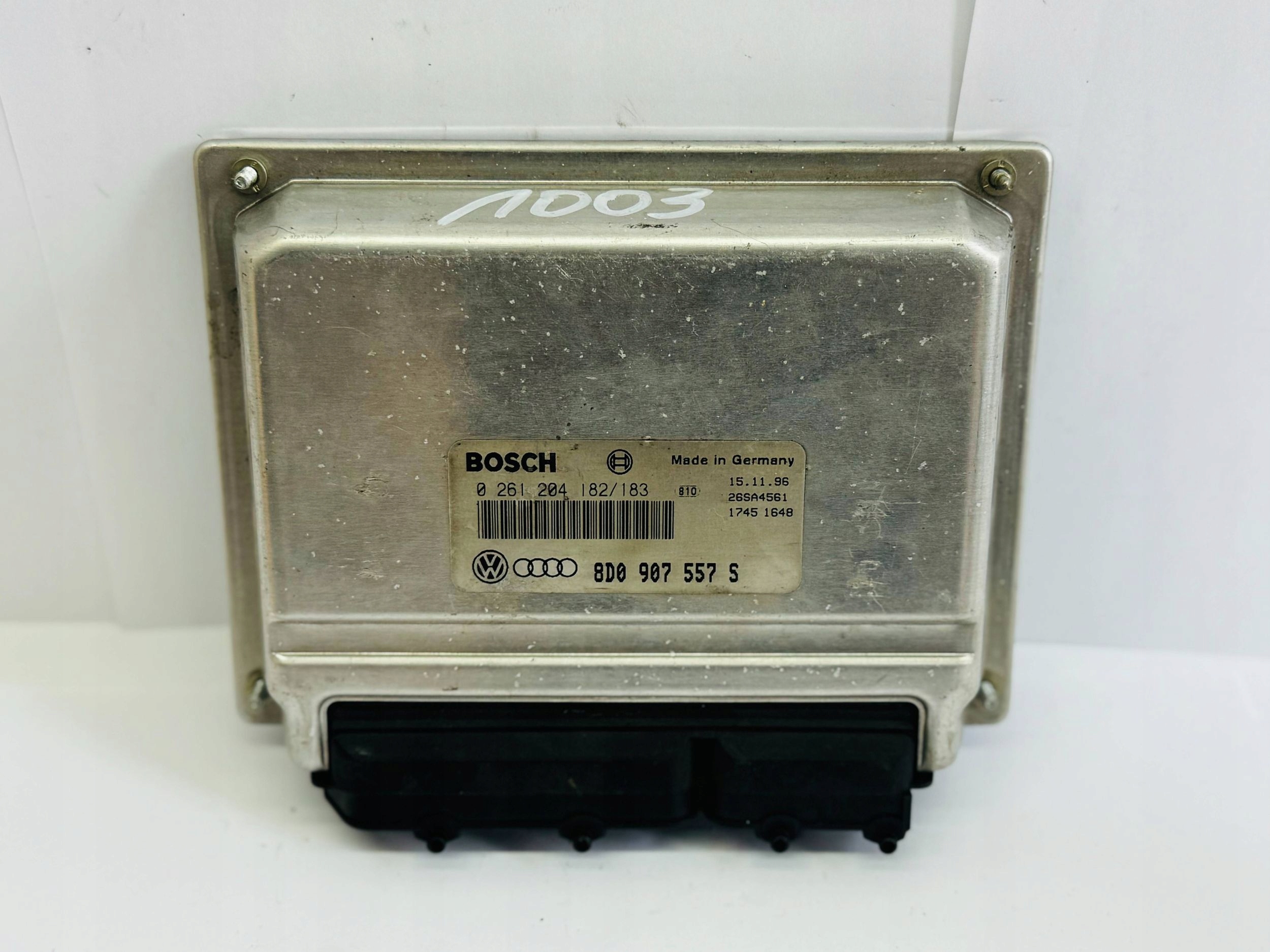 computer of the engine control unit AUDI A4 B5 1.8 8D0907557S