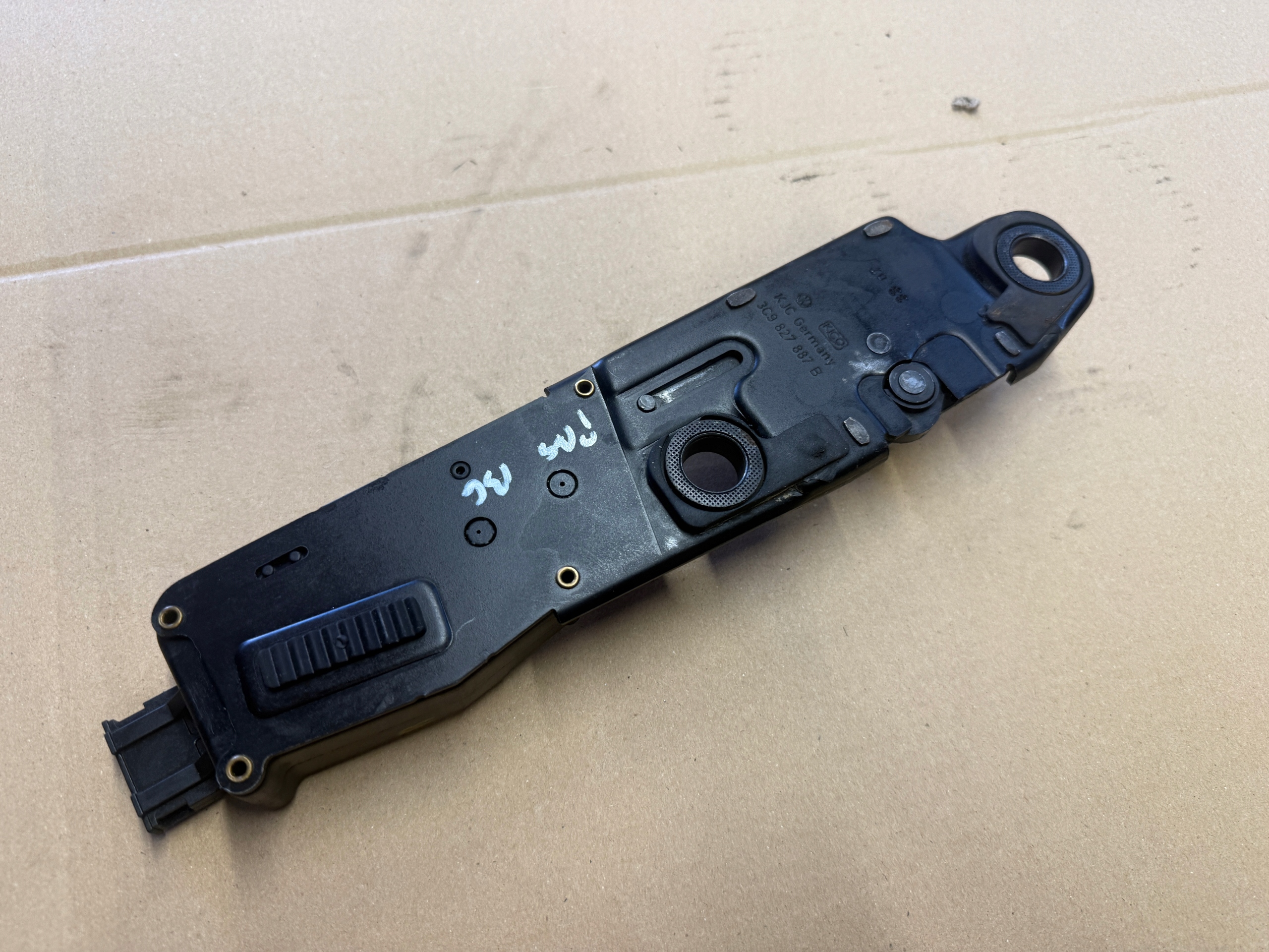 VW PASSAT B6 KOMBI lock bonnet boot DOCIAG 3C9827887B
