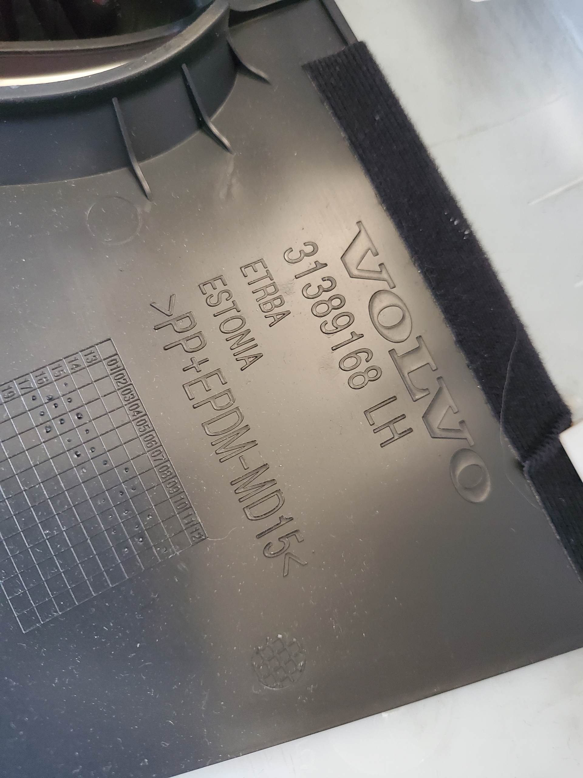 cover side SLUPKA left left side VOLVO XC90 II 2 OE EU black,