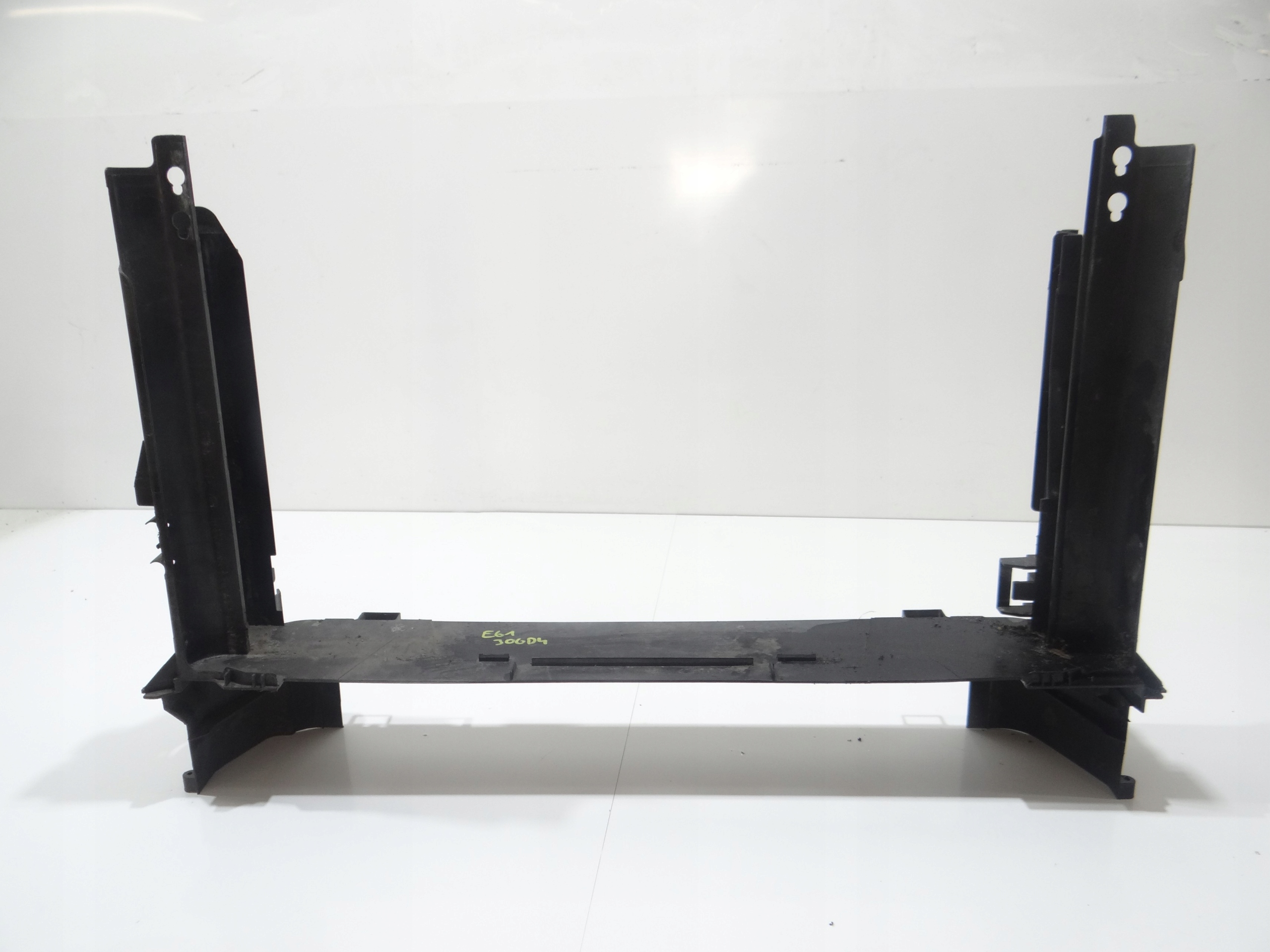 Boîte Châssis Radiateur BMW E60 E61 306D4 7791179