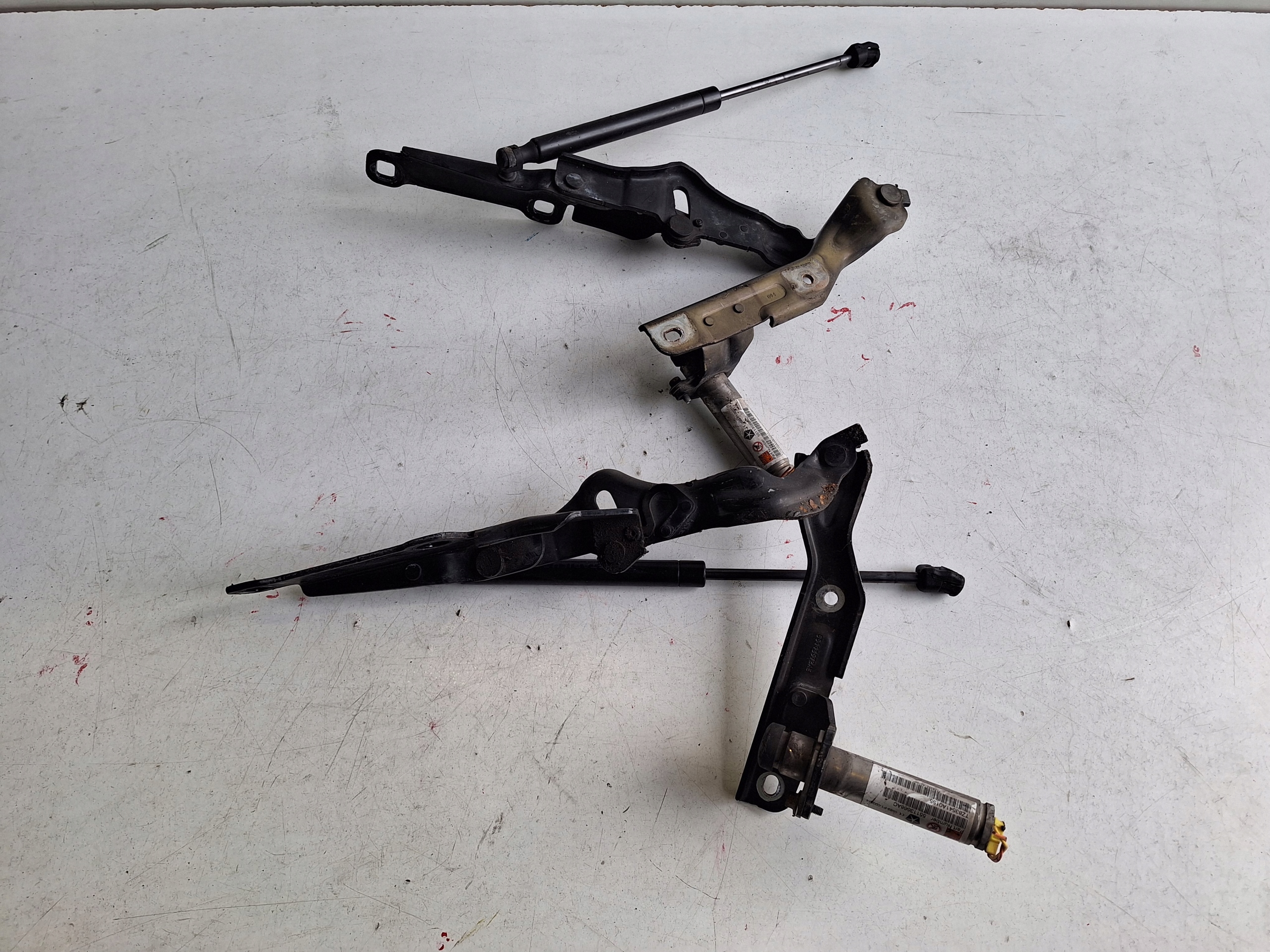CHRYSLER 300C II 11-15 hinge bonnets left + NABOJ