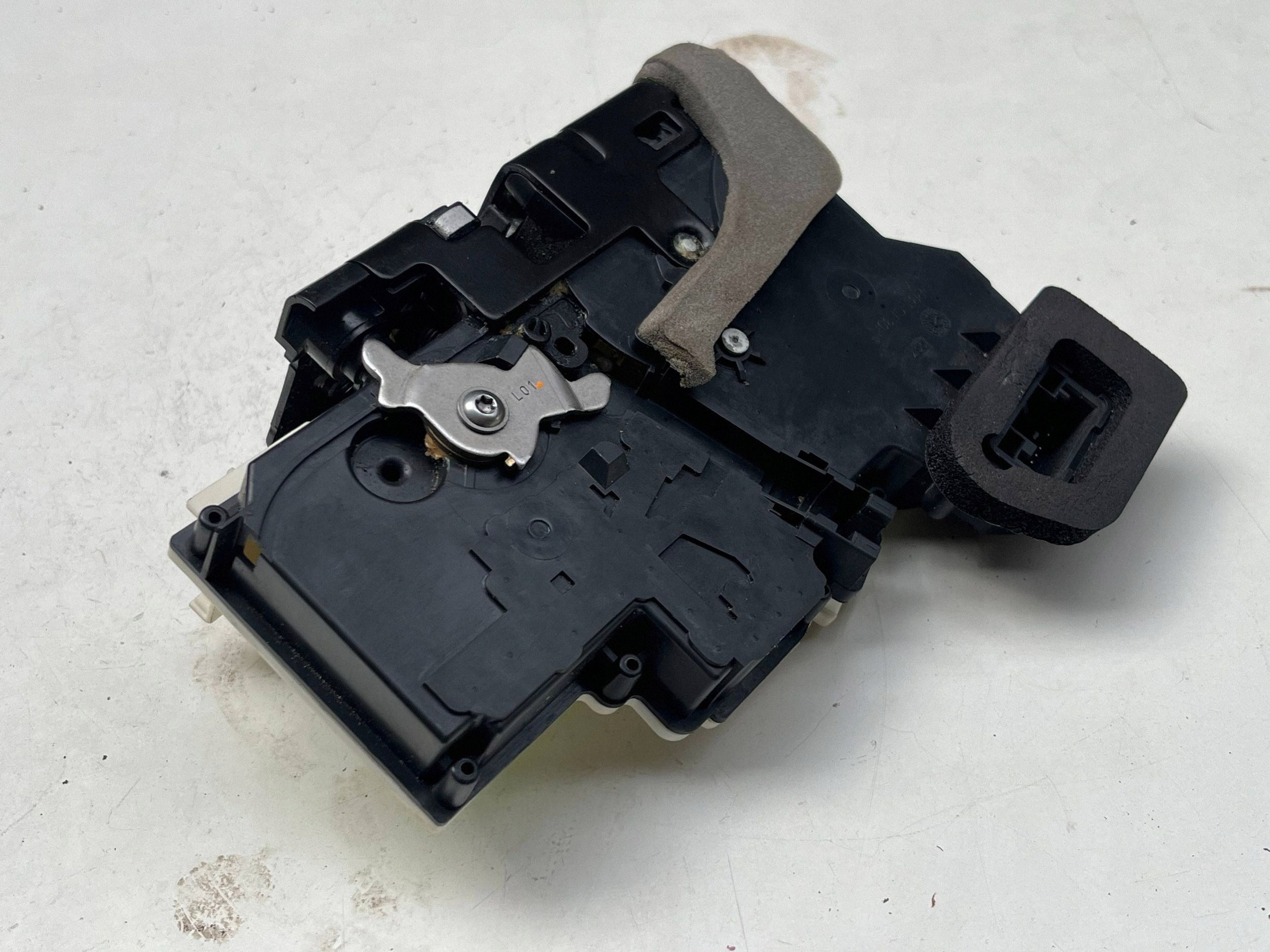 AUDI A6 C8 lock door left rear part 4K0839015Q @M