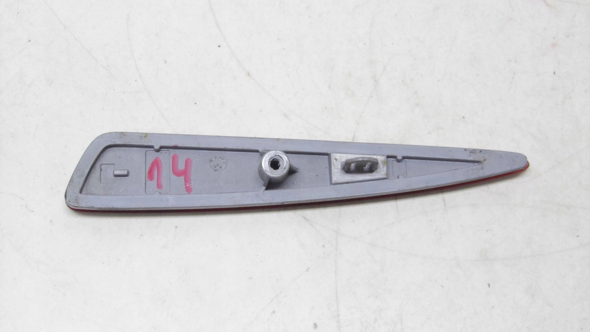 TOYOTA AURIS II KOMBI ODBLASK LEWY TYŁ TYLNY 12- Stan opakowania zastępcze