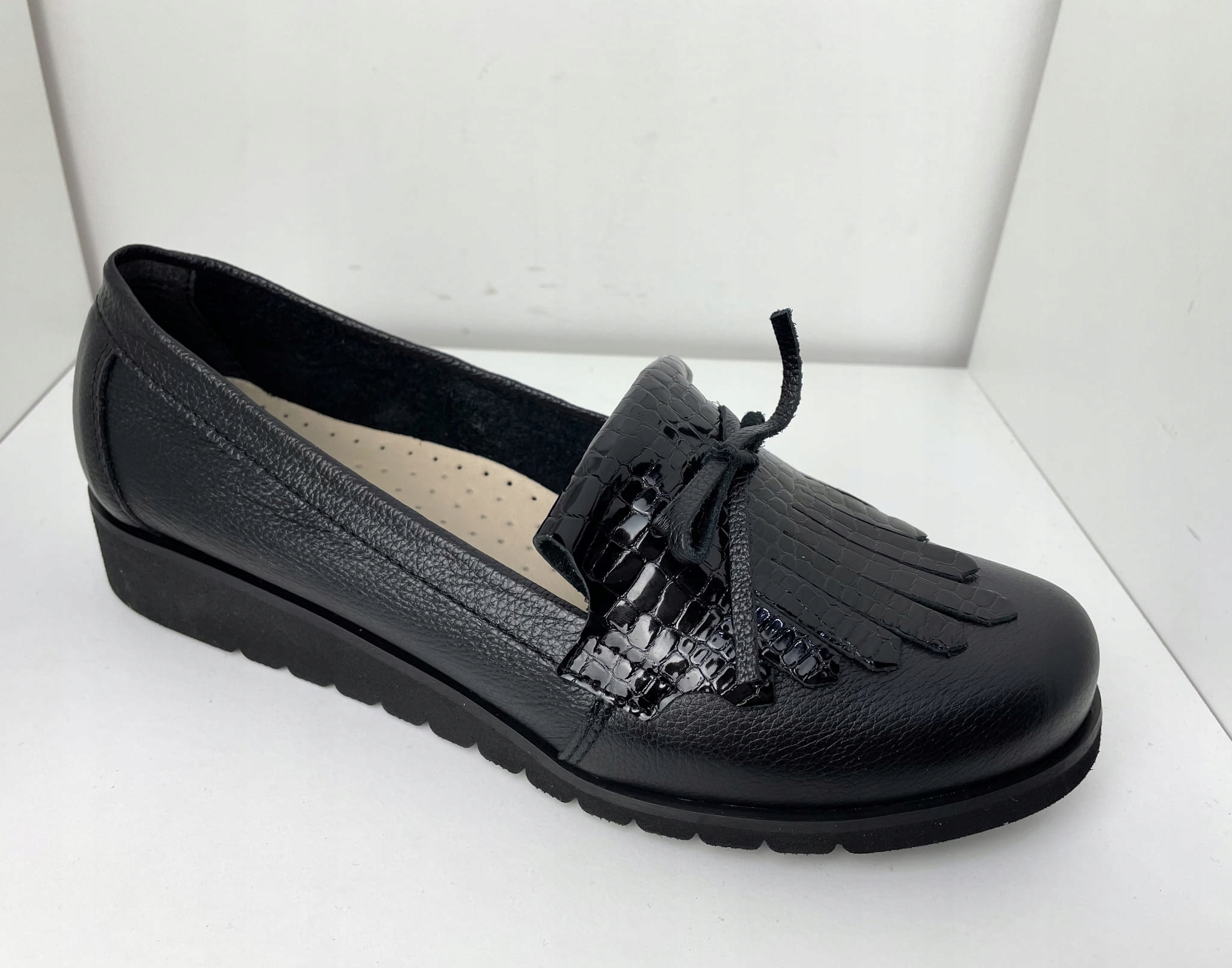 Dámské kožené polobotky Mokasíny Higo 1950/0 Černé/Lak 41, Černá