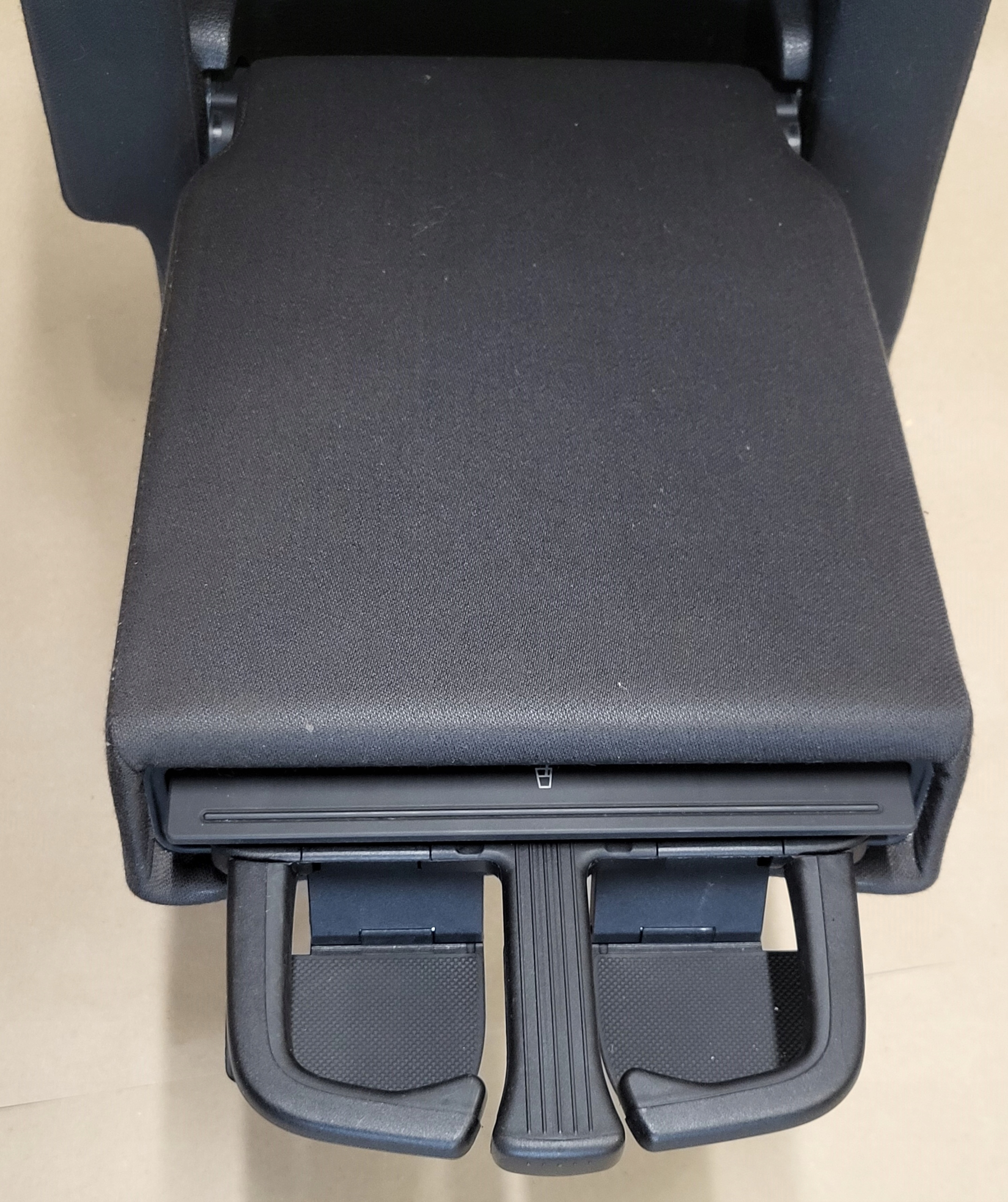 armrest bracket for KUBKI CUPHOLDER rest central rear part AUDI Q7 4L OE