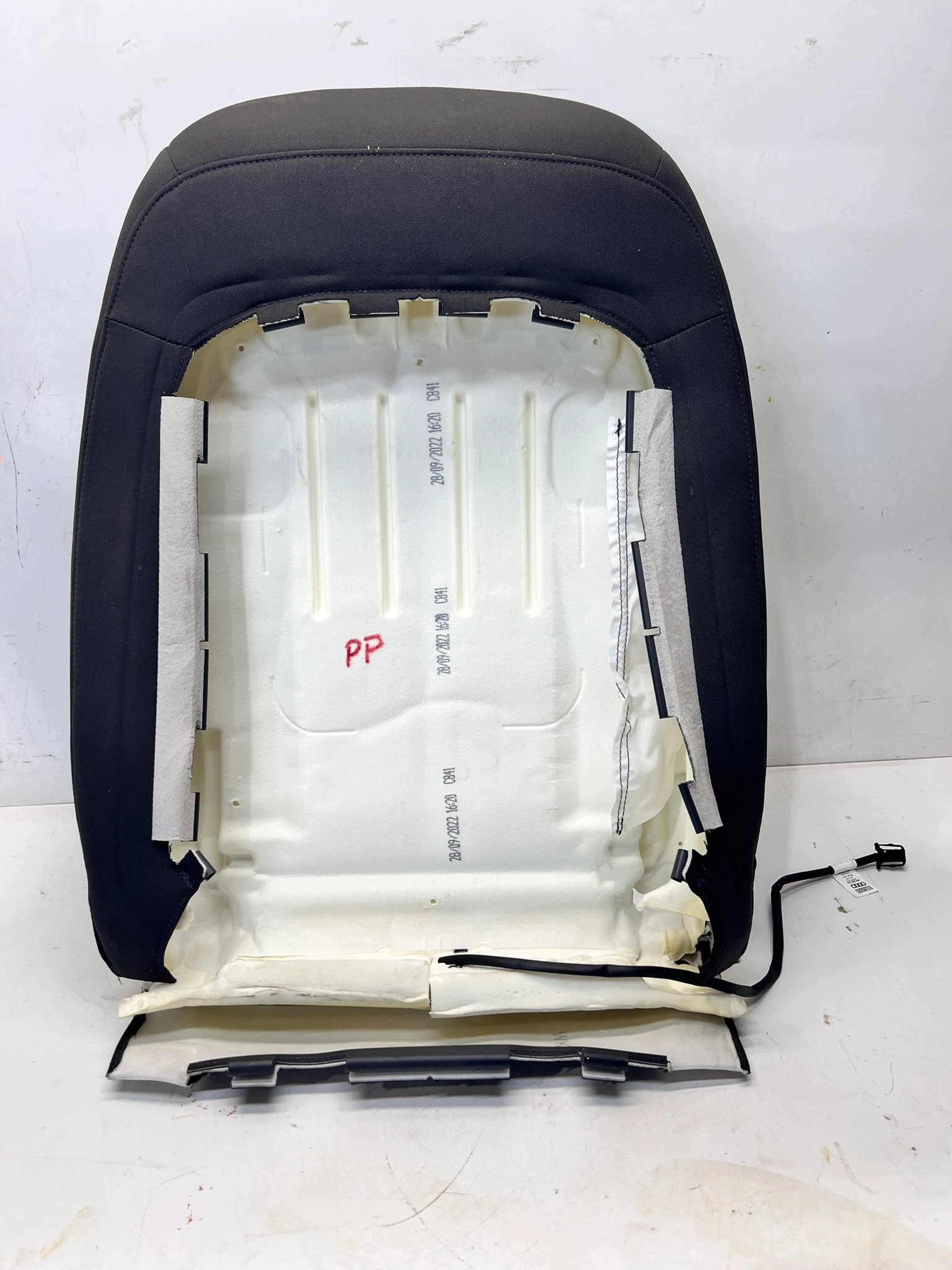 MATA GRZEWCZA seat right front OPARCIE MATERIAL AUDI A6 C8 4K0881806
