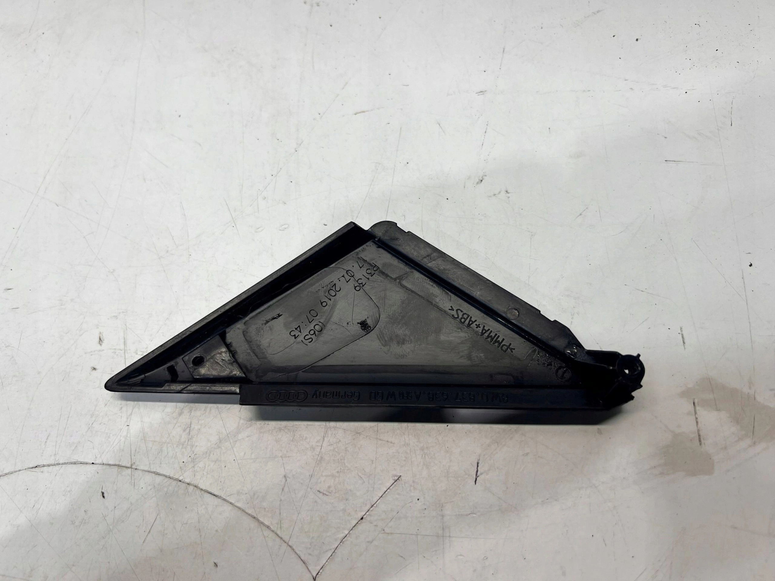 TROJKAT door right front AUDI A4 B9 8W0837638A
