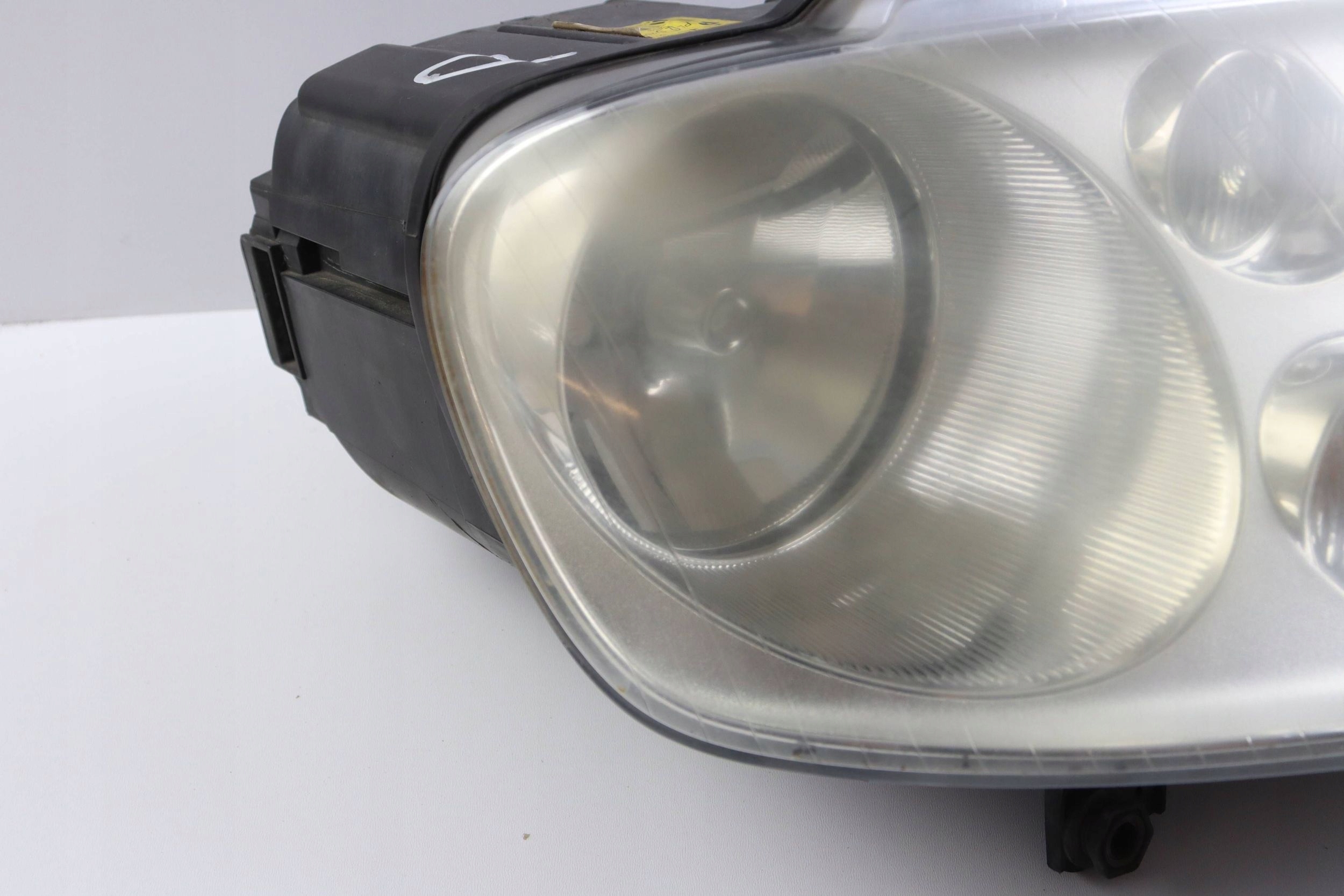 VW TOURAN and light front right front 1T0941006D 0301205202 EUROPA