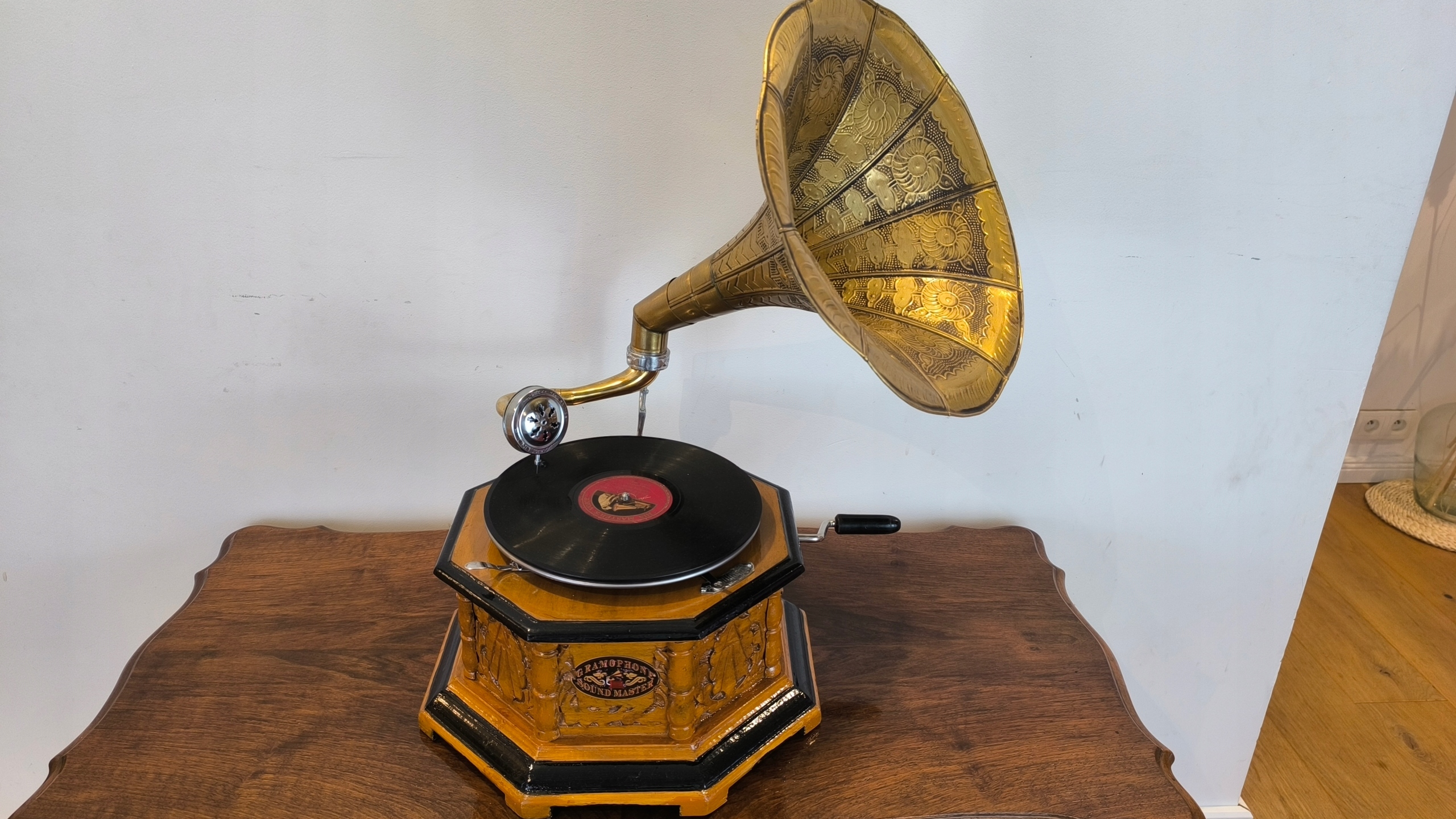 PIĘKNY UNIKALNY ZDOBIONY PATEFON, POLECAM