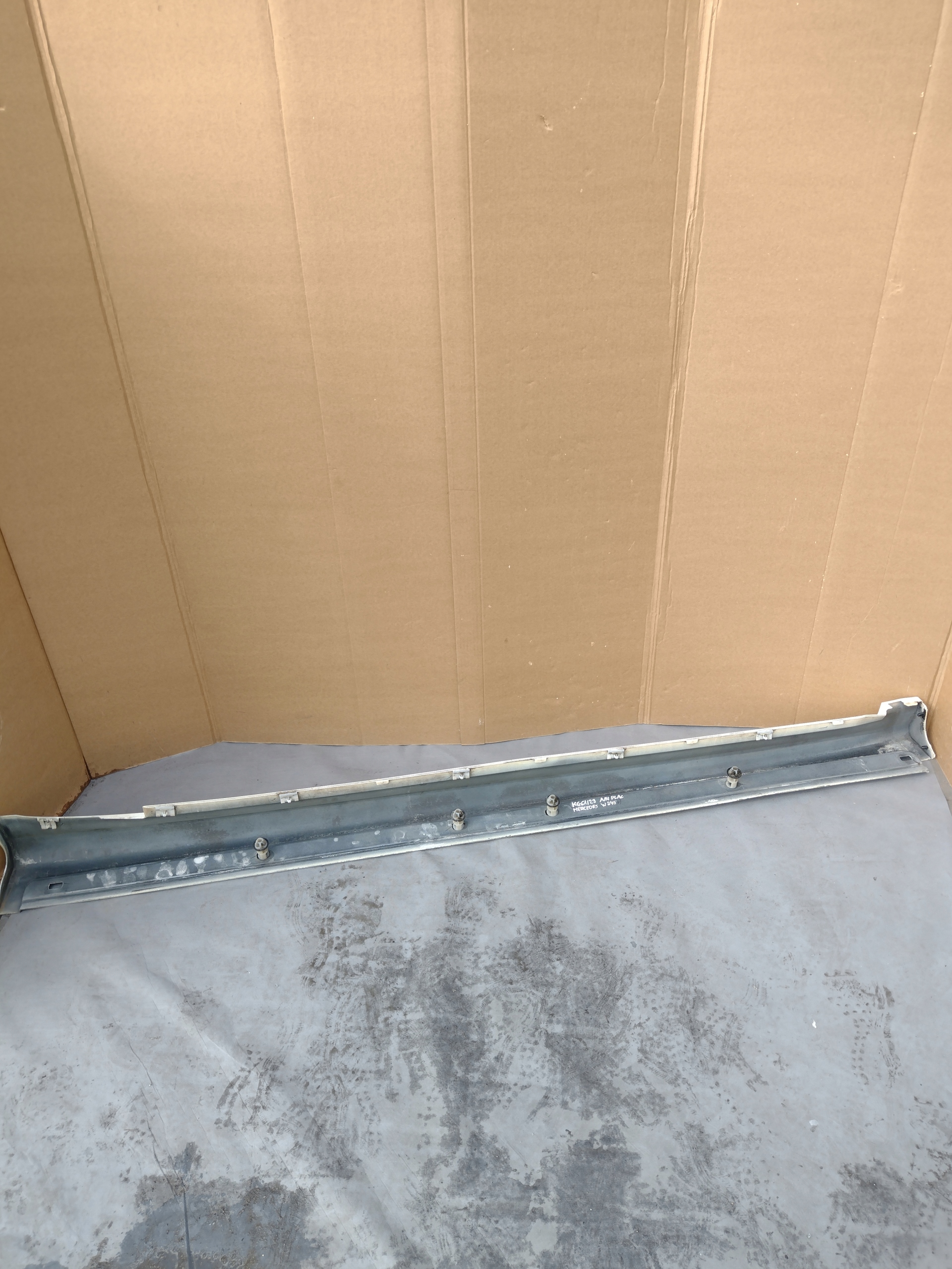 moulding threshold left Mercedes B W245 A1696102108