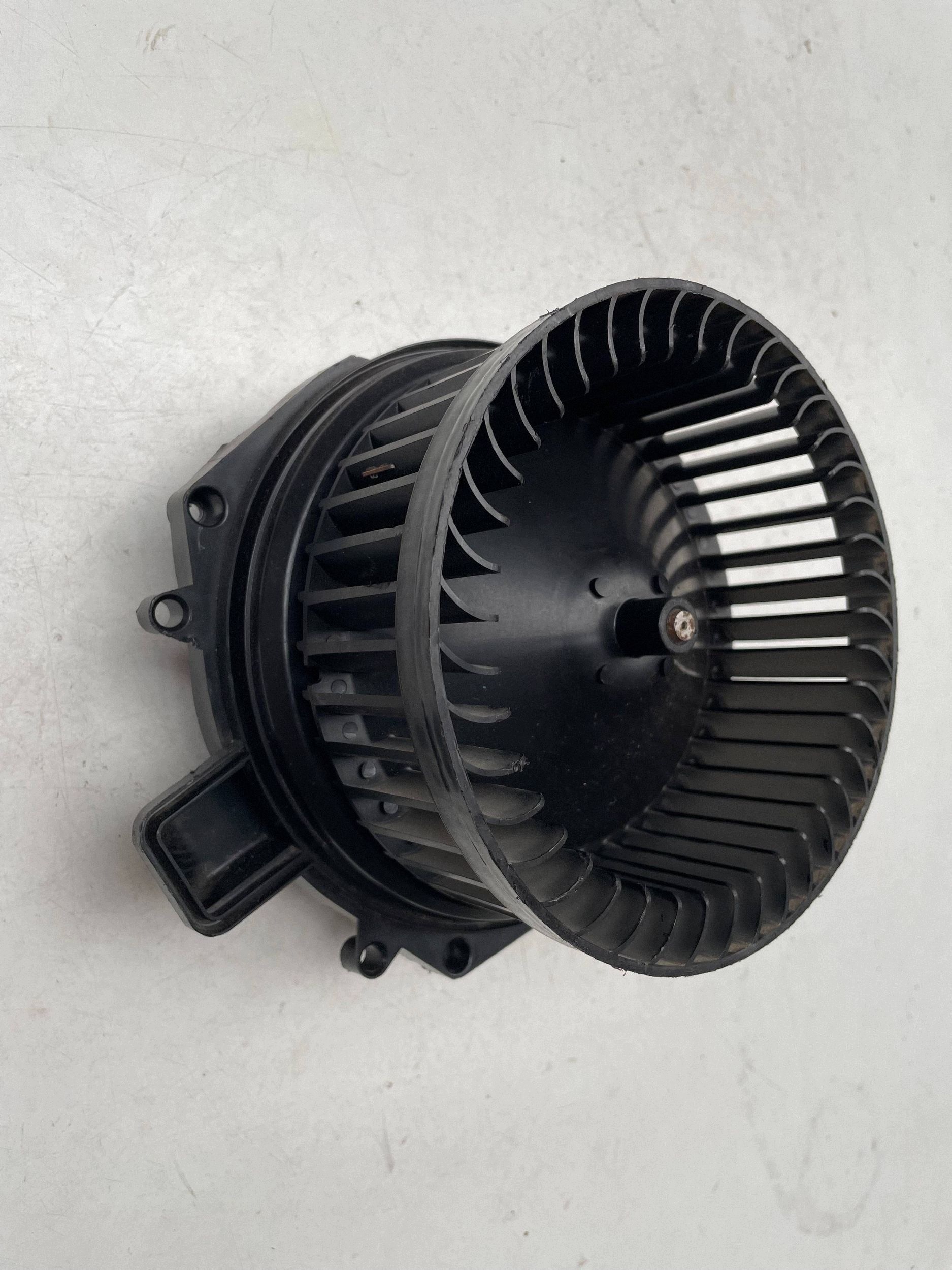 heating engine of heating MERCEDES E KLASA W214 A2369069500 !J