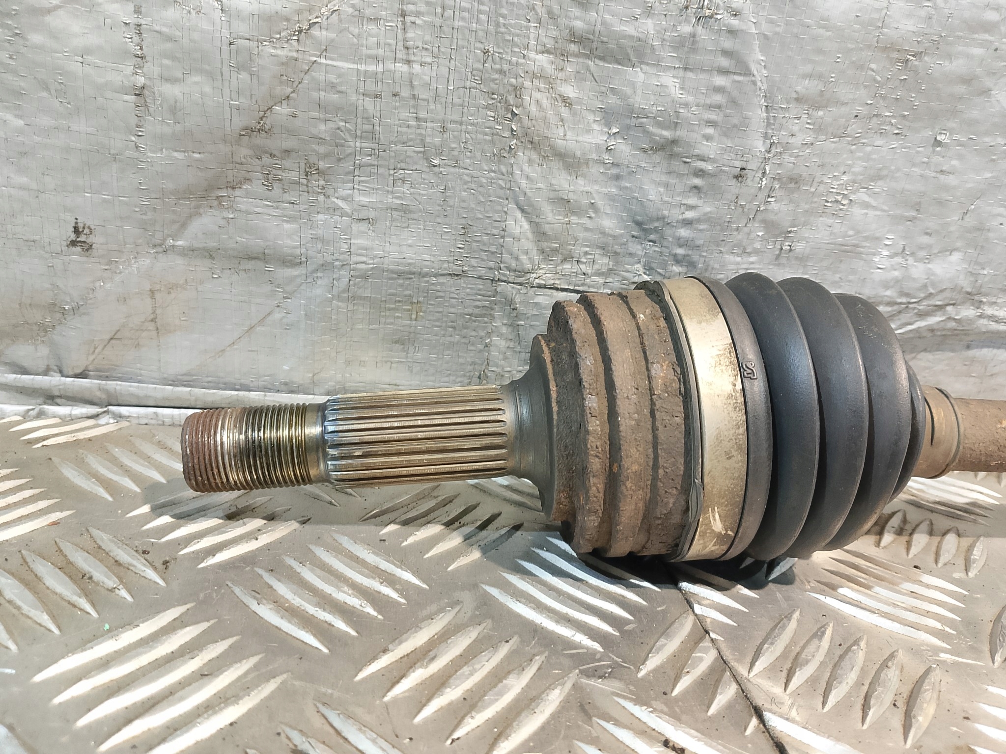 semi-axis left short. TOYOTA AYGO and 1 1.0 B