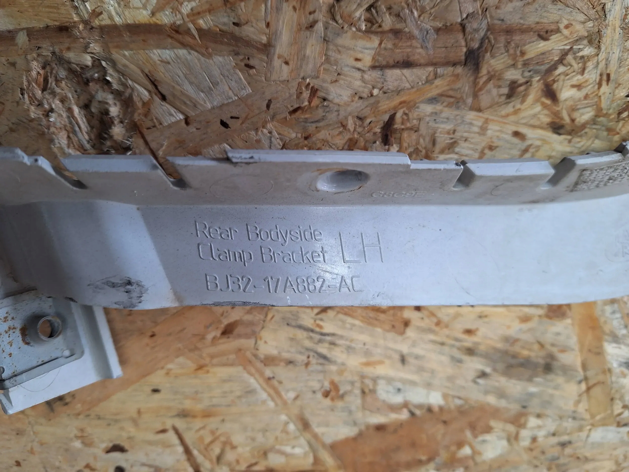 bumper bracket rear part BJ32-17A882-AC Range Rover Evoque L538