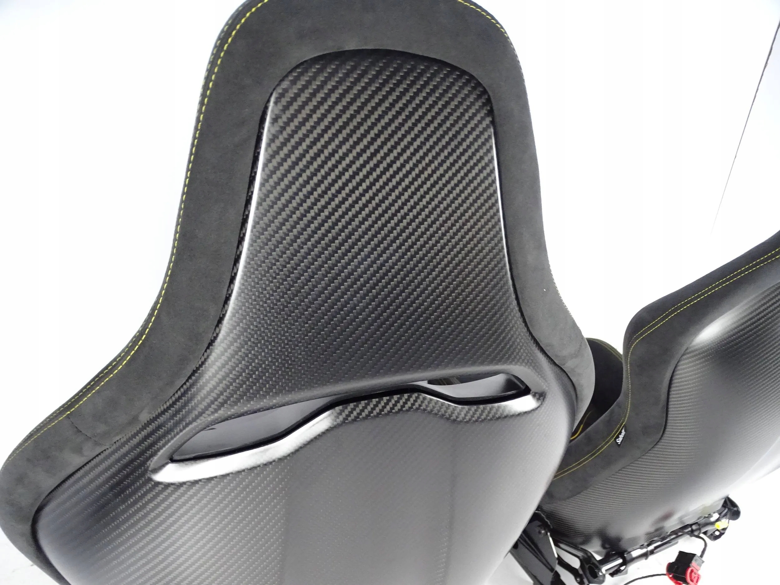 кресла MASERATI MC20 M240 ALFA ROMEO Carbon