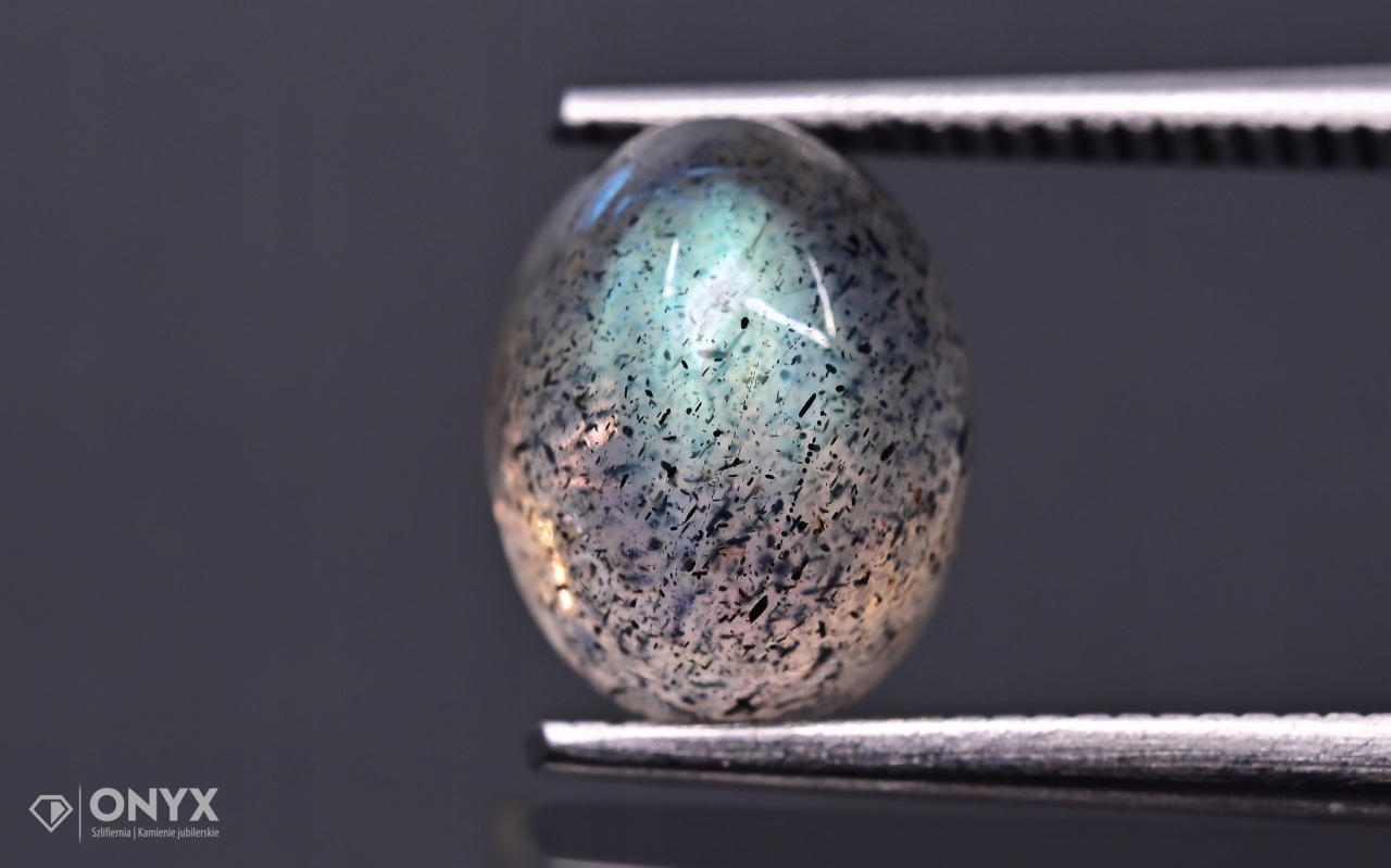 Labradorit kabošon A ovál 9x7 mm