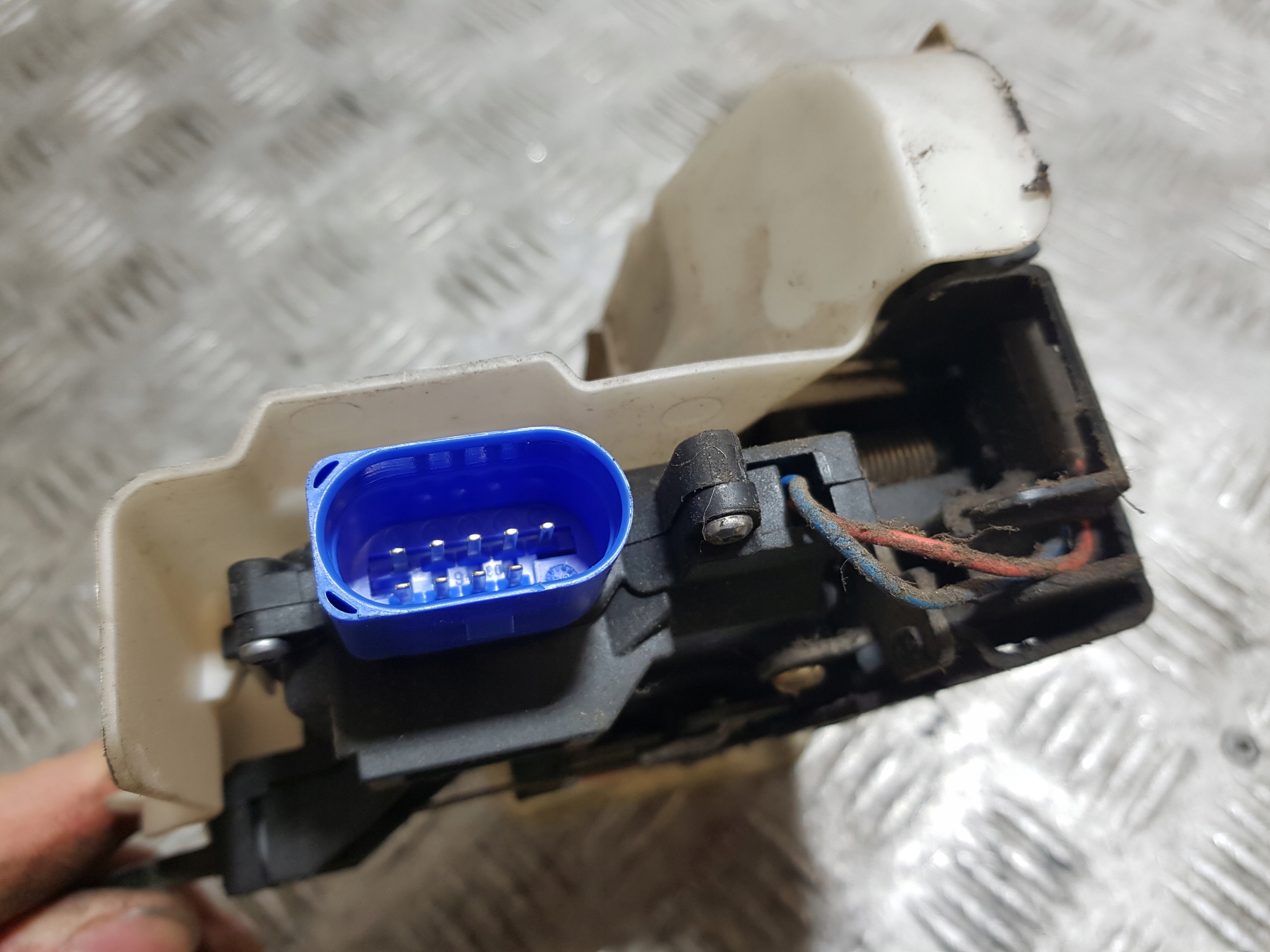 lock door left front VOLKSWAGEN GOLF 5 9 PIN