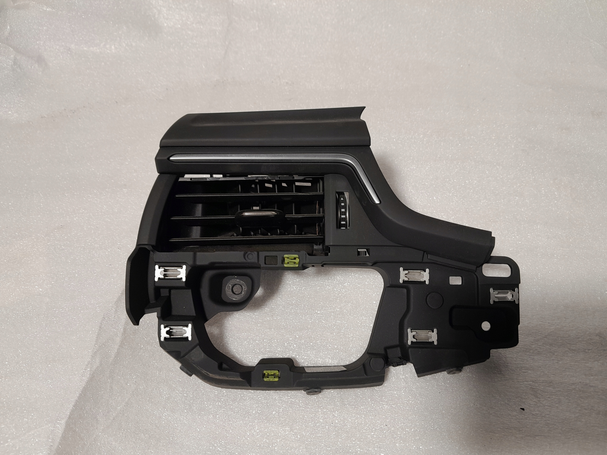 AUDI A4 B9 grid air conditioning devices 8W1820901B