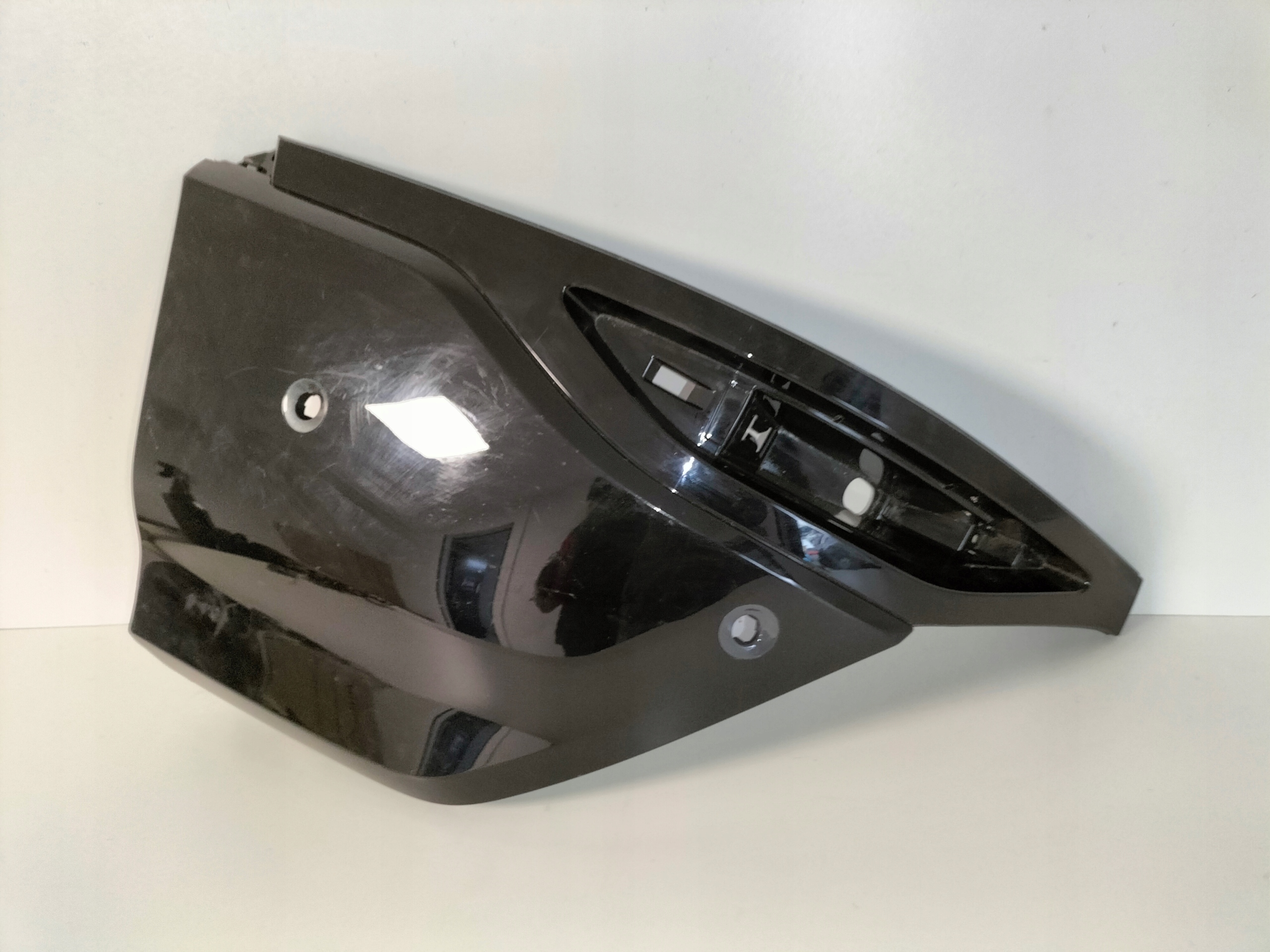 Ecke der Stoßstange heck links AUDI Q6 85H E-TRON 24- RS
