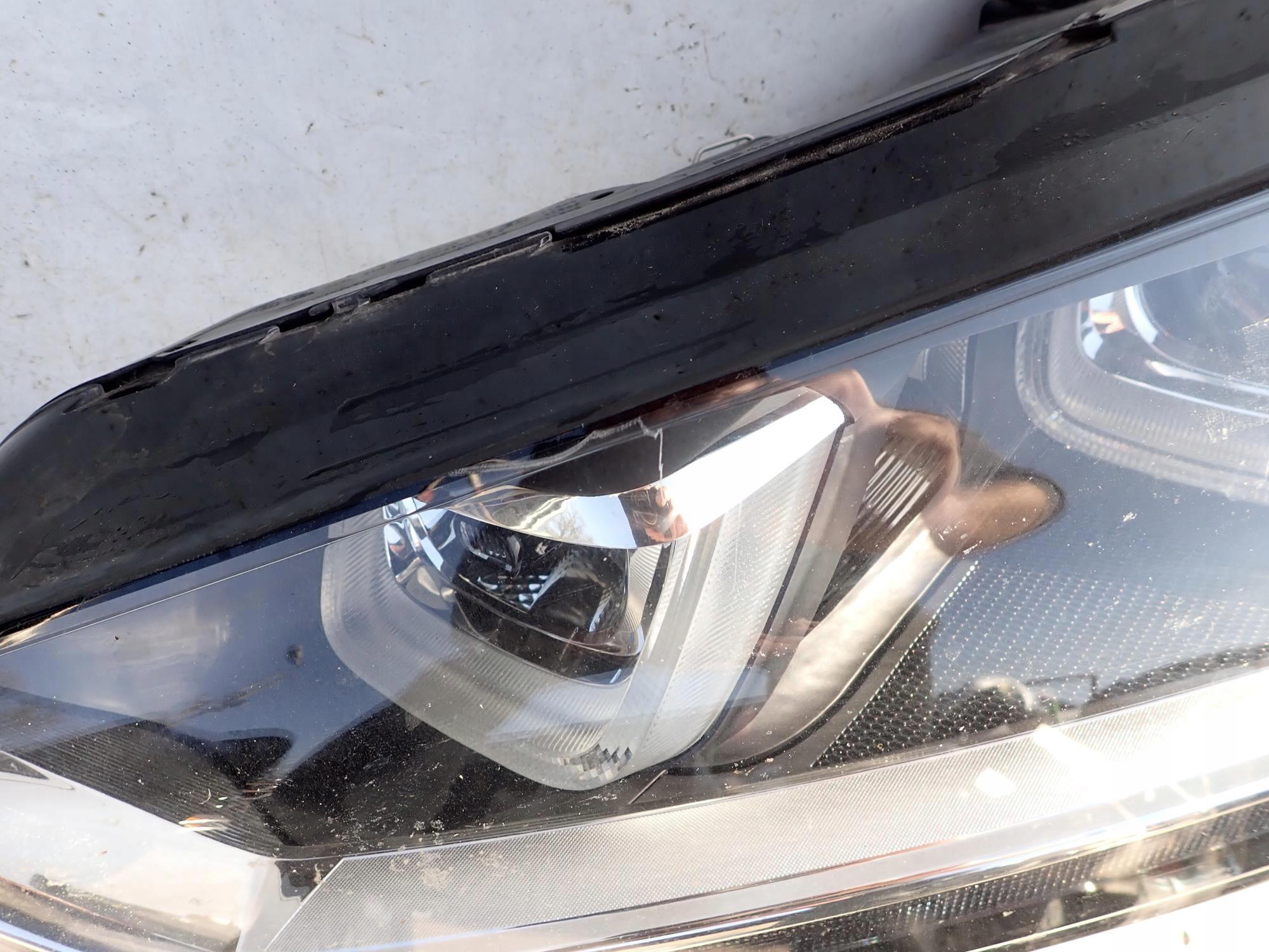 VW GOLF SPORTSVAN 14-18 light front left XENON