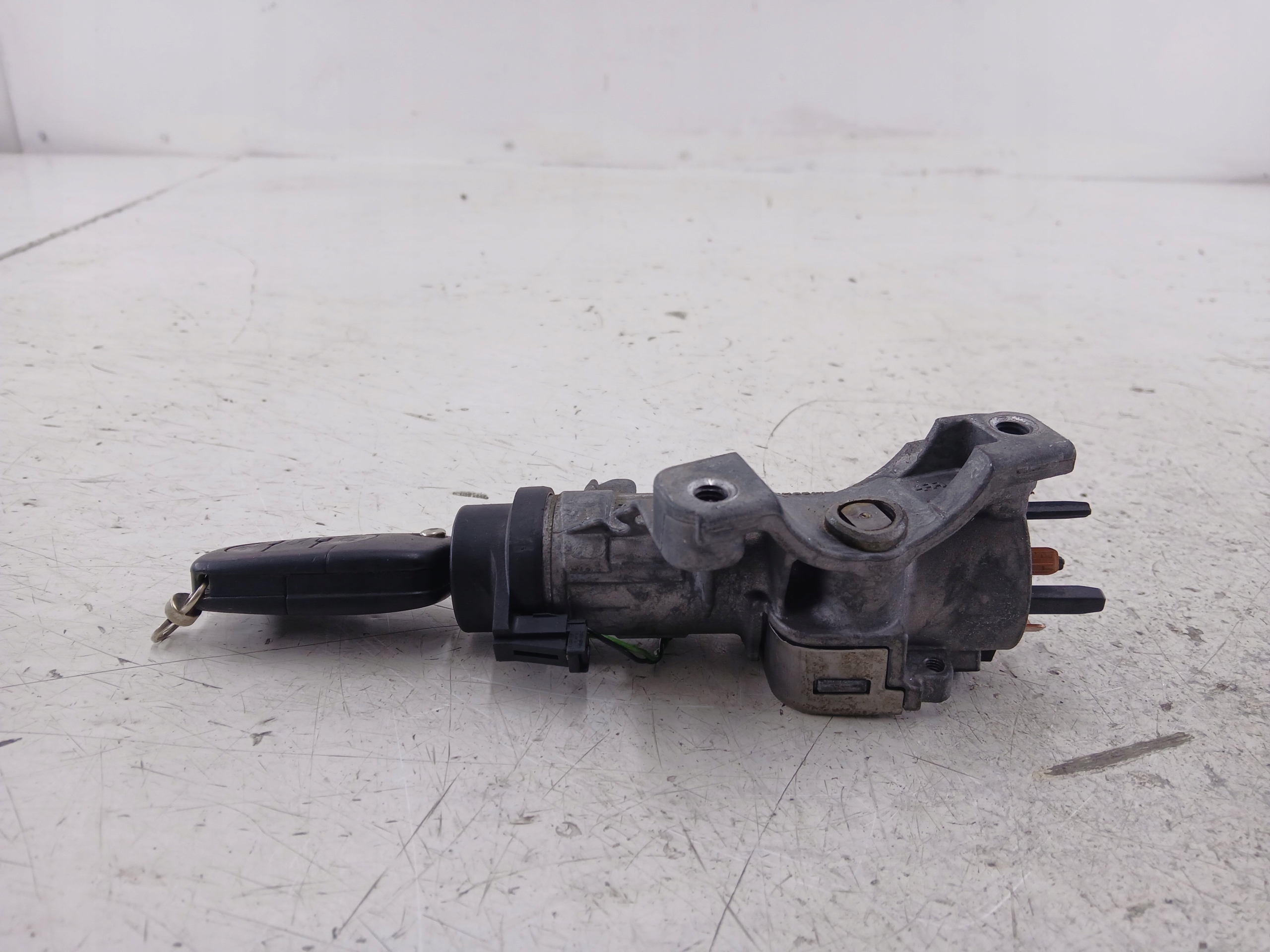 AUDI A4 B6 ignition + key 4B0905851C