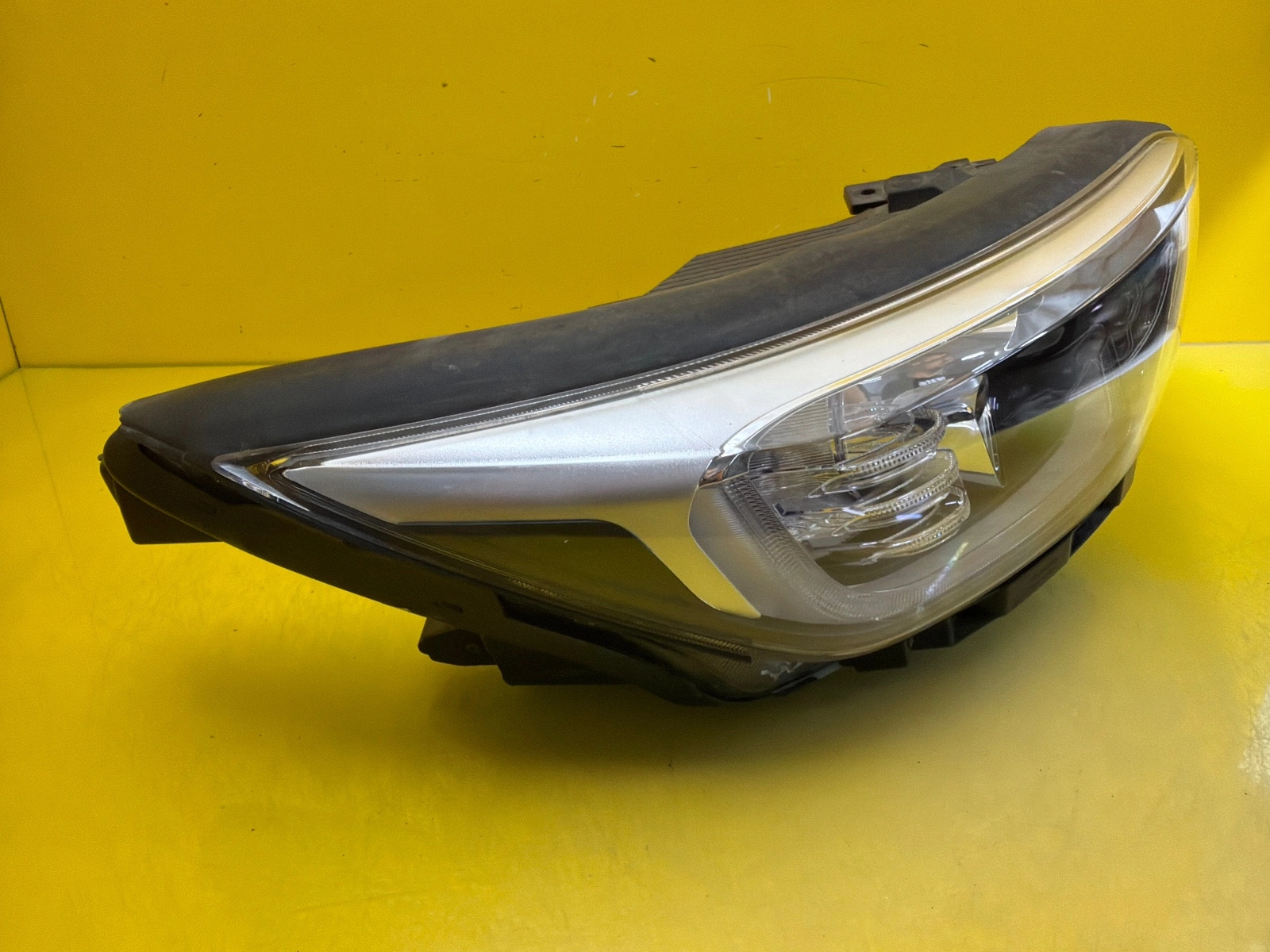 light right Kia Stonic 2017-2020 lens + Led 92102H8