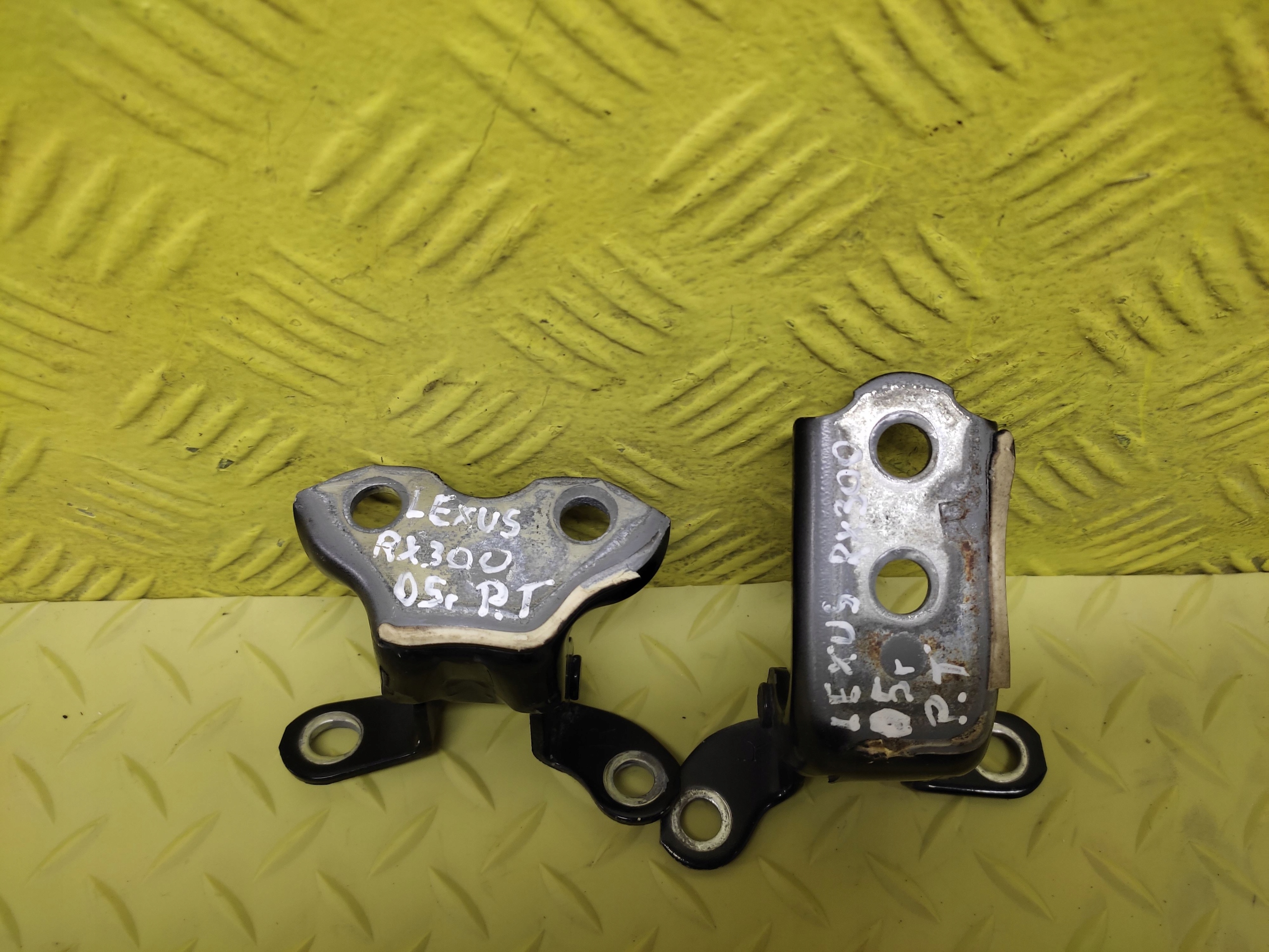 LEXUS RX300 hinge door right rear part