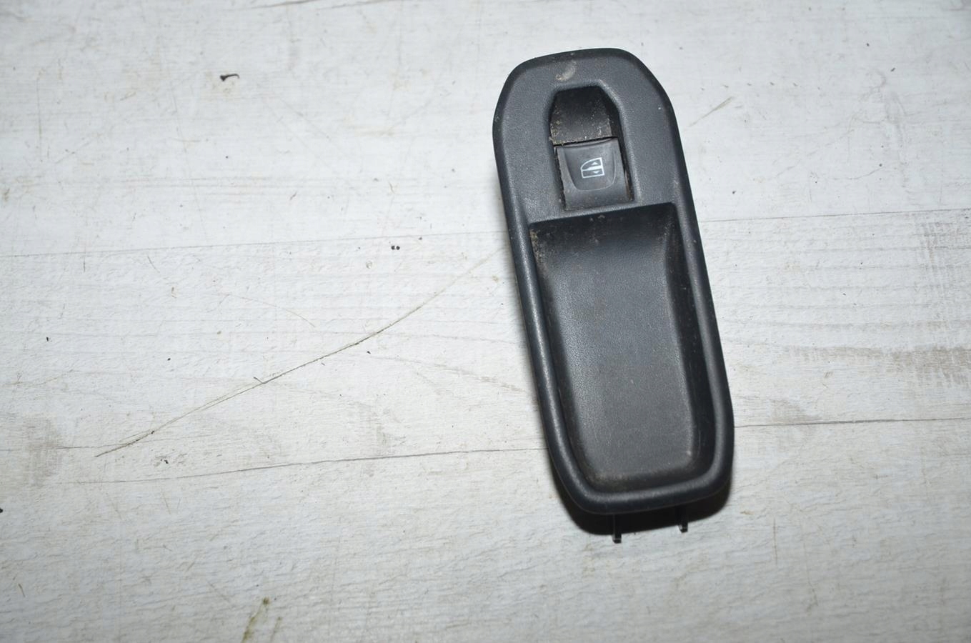 switch windows right front Dacia Duster II 18r