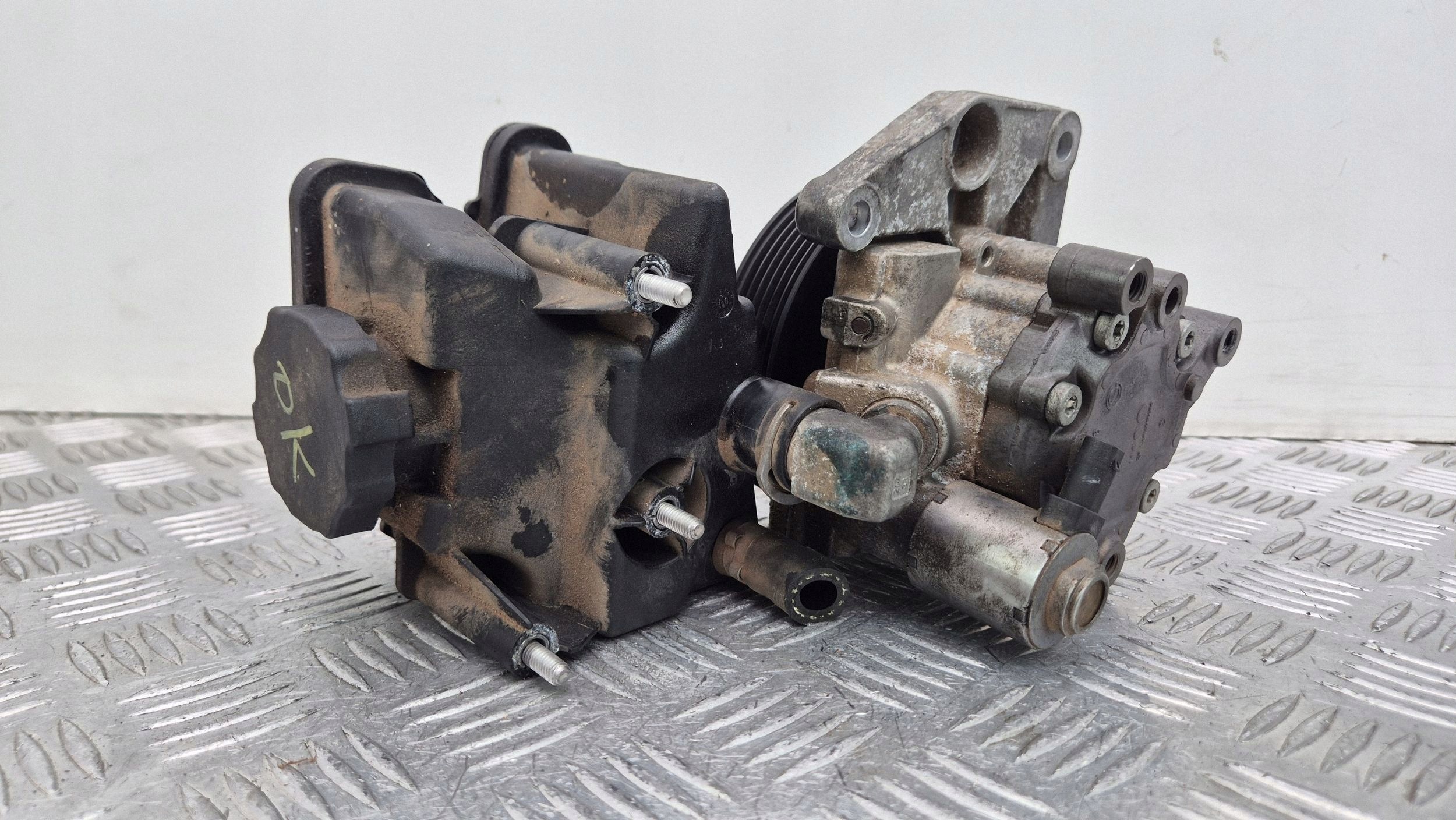 Mercedes E350 C207 W207 servo pump A0054668101