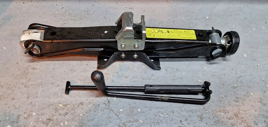 8K0011031C 8K0011221 - AUDI A4 B8 A5 домкрат підйомник кривошипний комплект