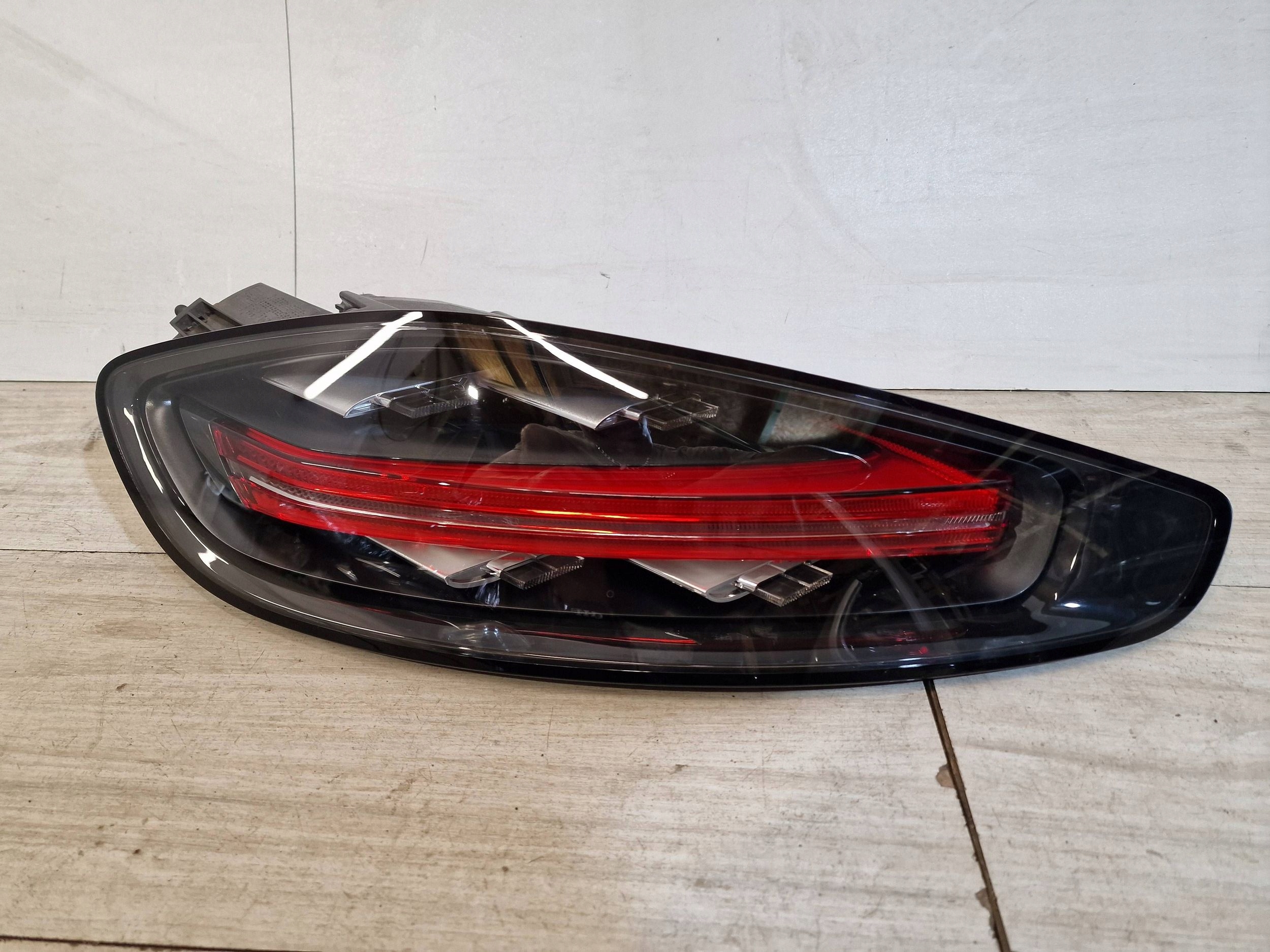 PORSCHE CAYMAN 982 718 фонарь левый led