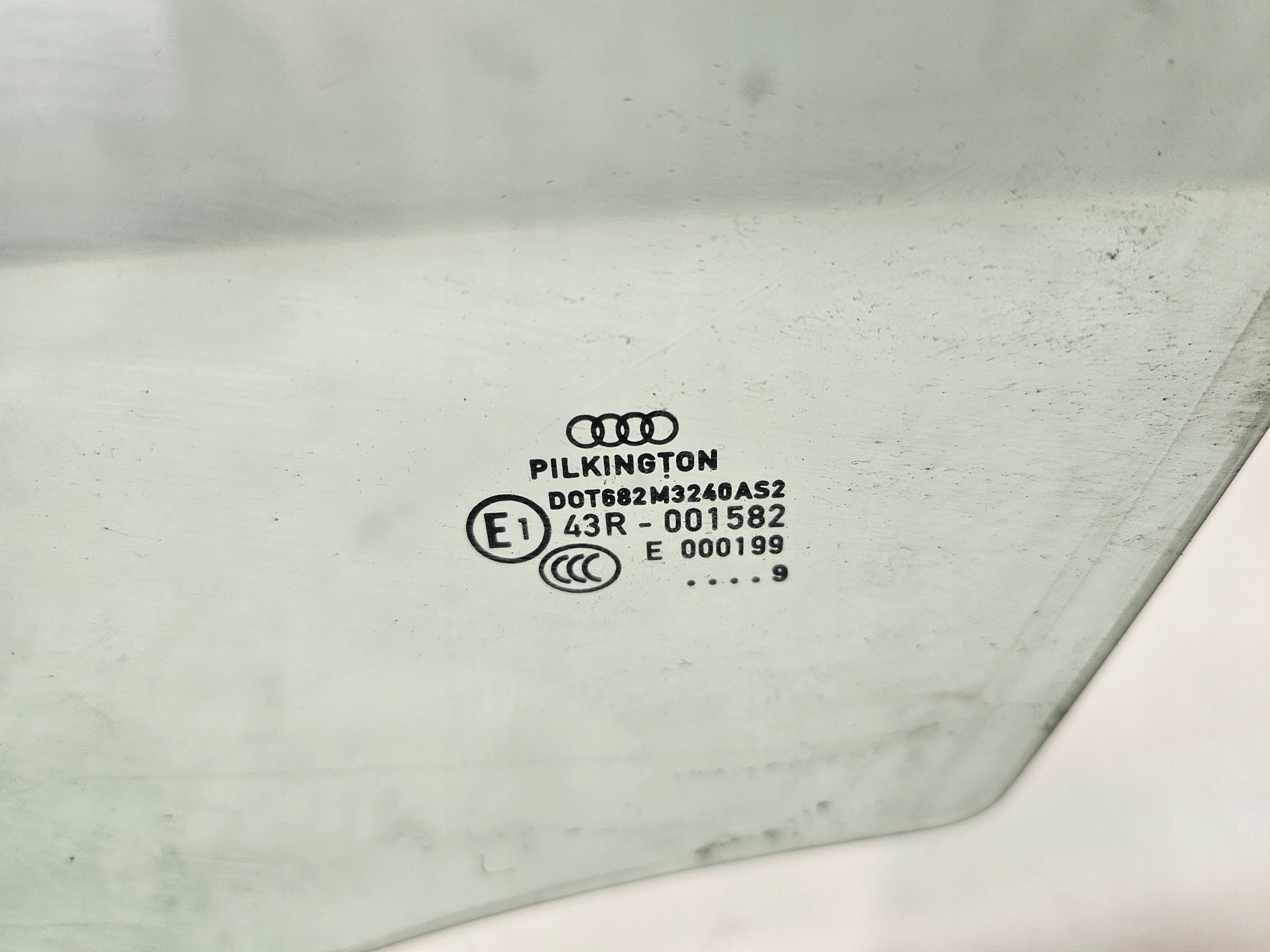 window side door left front AUDI A4 B8 2009 ROK