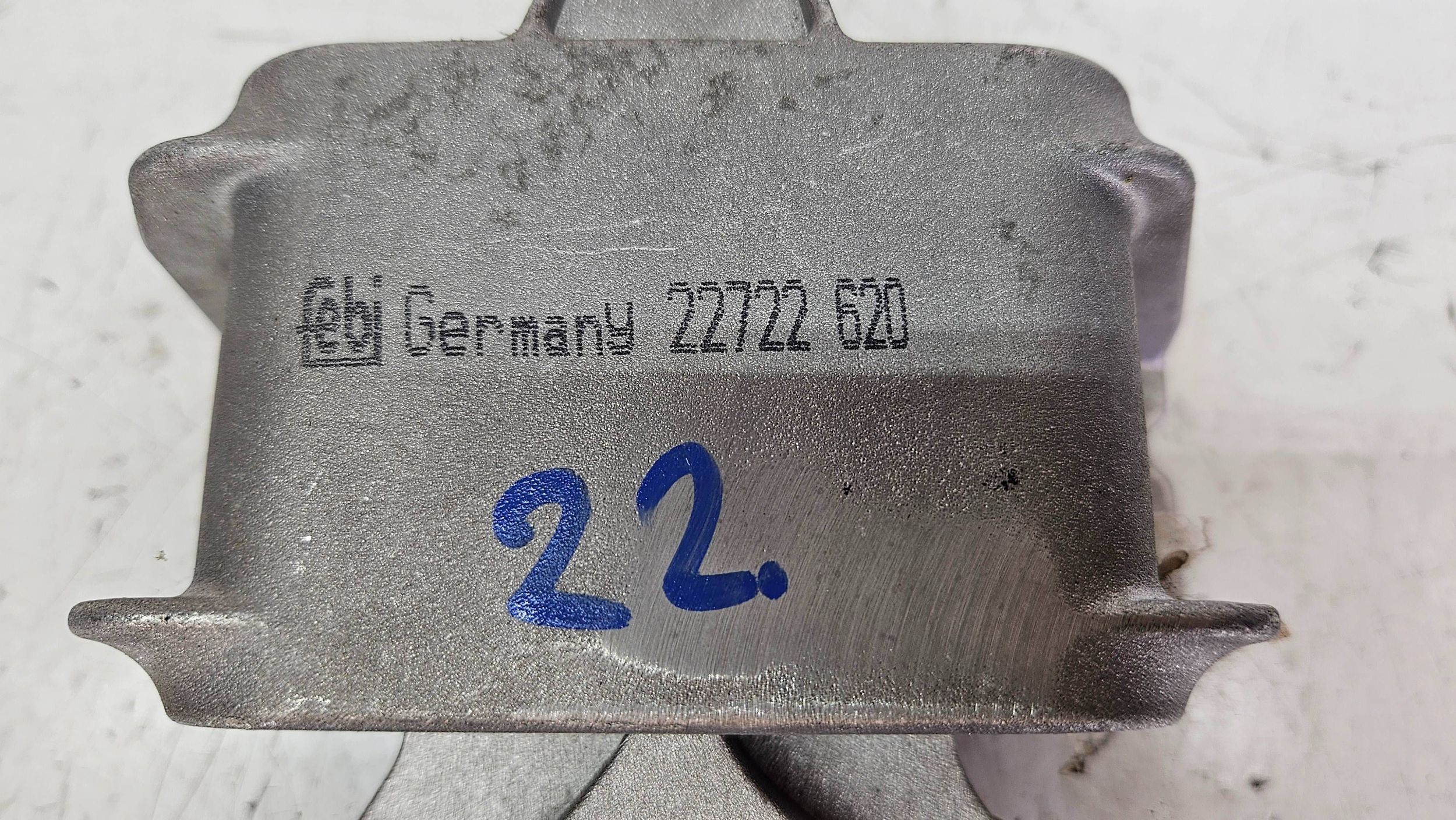 Volkswagen Golf IV 1J0 1.4B 22722 engine mount holder holder