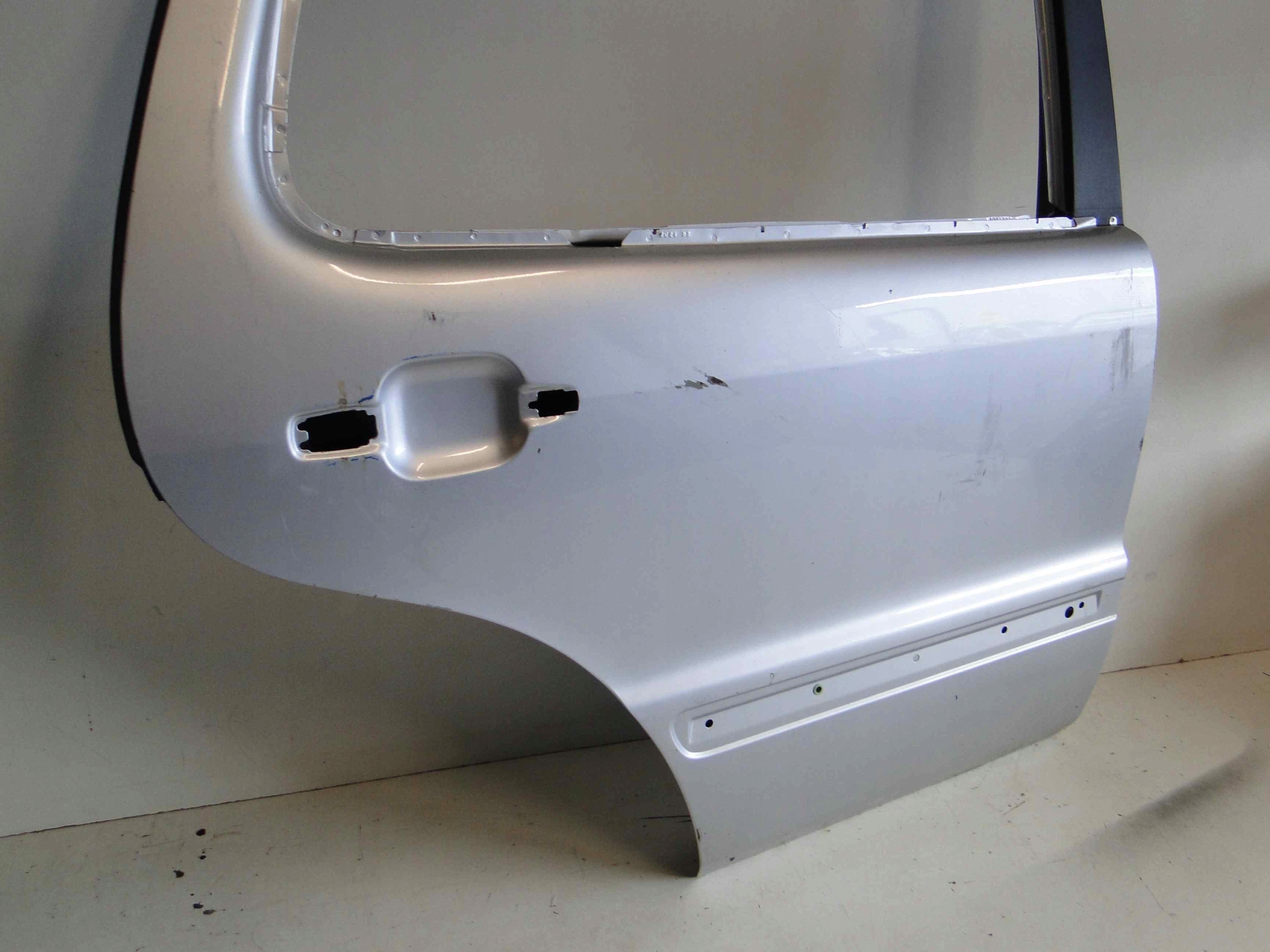 MERCEDES ML W163 163 LIFT DRZWI TYLNE PRAWE Strona zabudowy tył - prawa