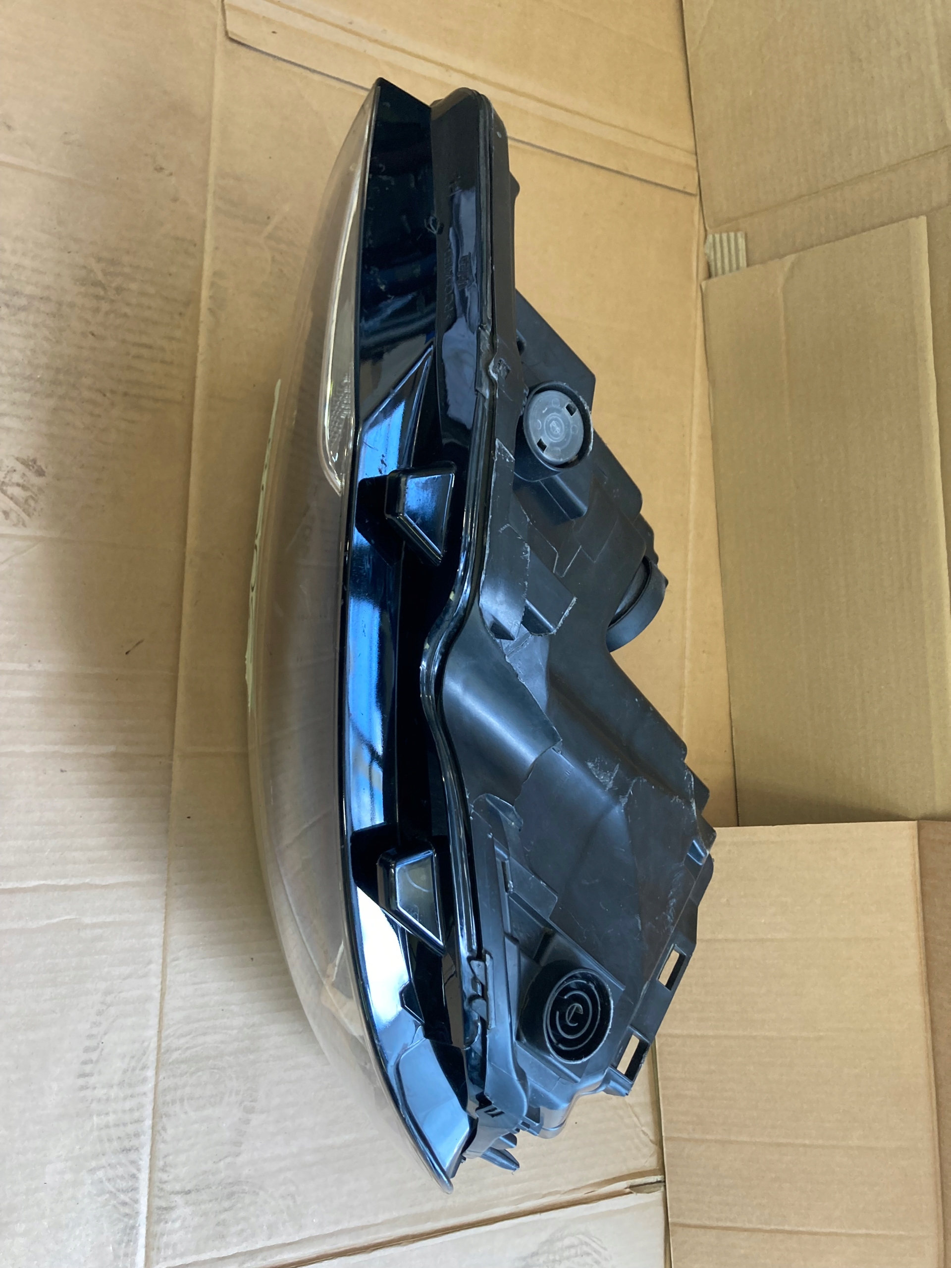 VW T6 Transporter 15- REFLEKTOR light right front