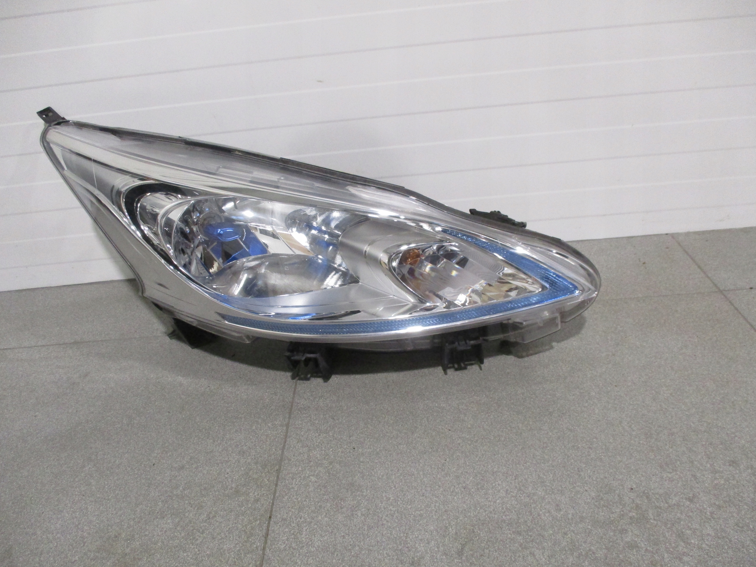 light right front Nissan E-NV 200 14r- 1EL011334-12, 260104FA1A