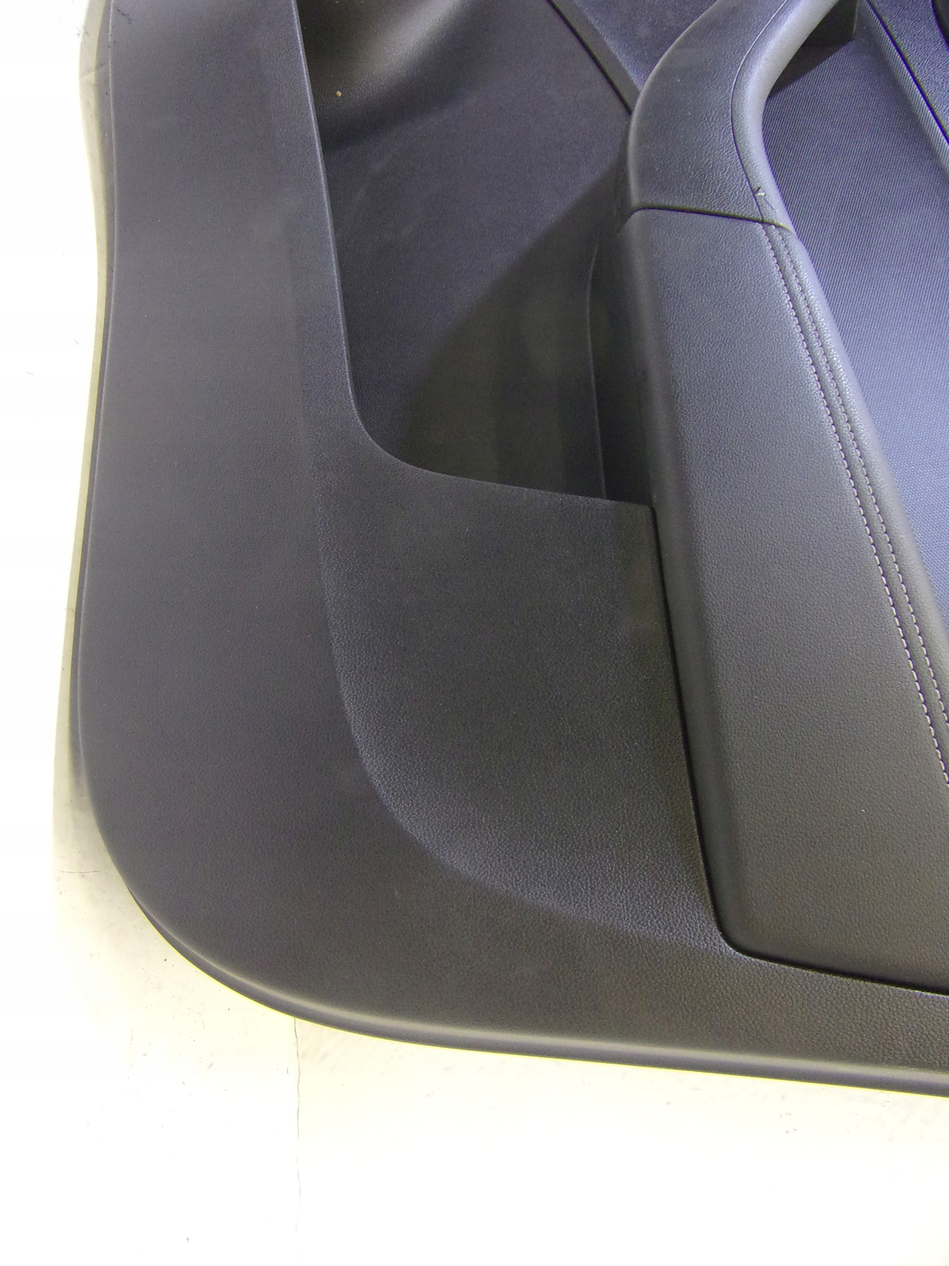дверные карты правый передний SKODA RAPID 5JB867014E