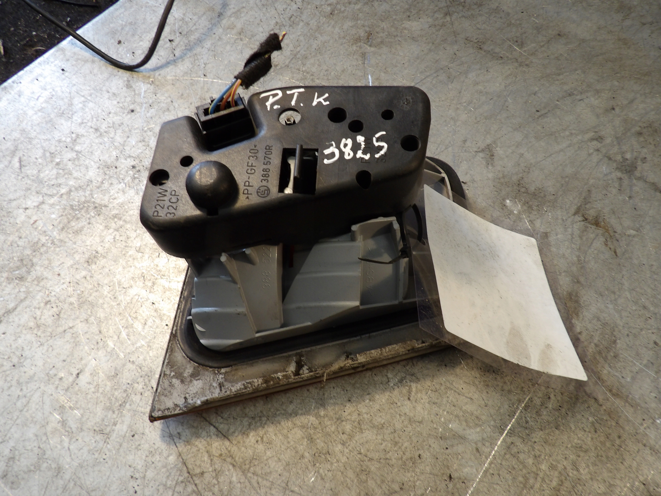 BMW E46 light rear right trunk door 6907938
