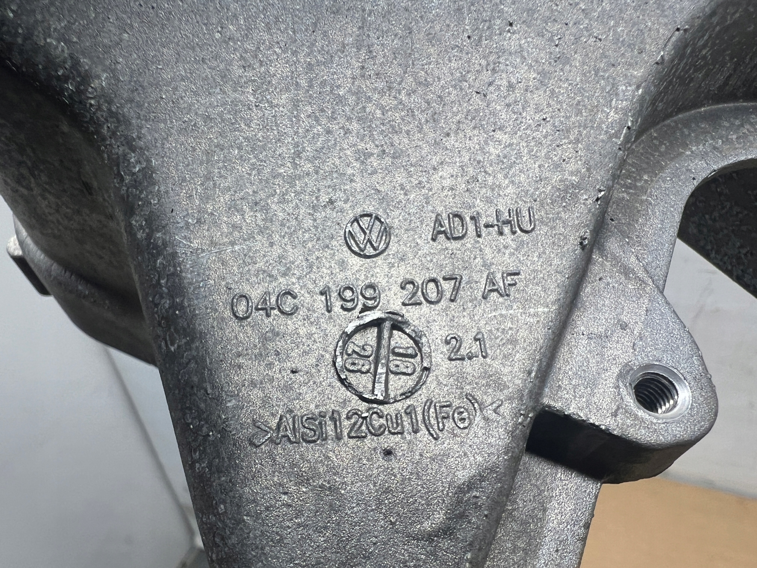 Audi A1 8X 1.0 TSI holder engine mount 04C199207AF