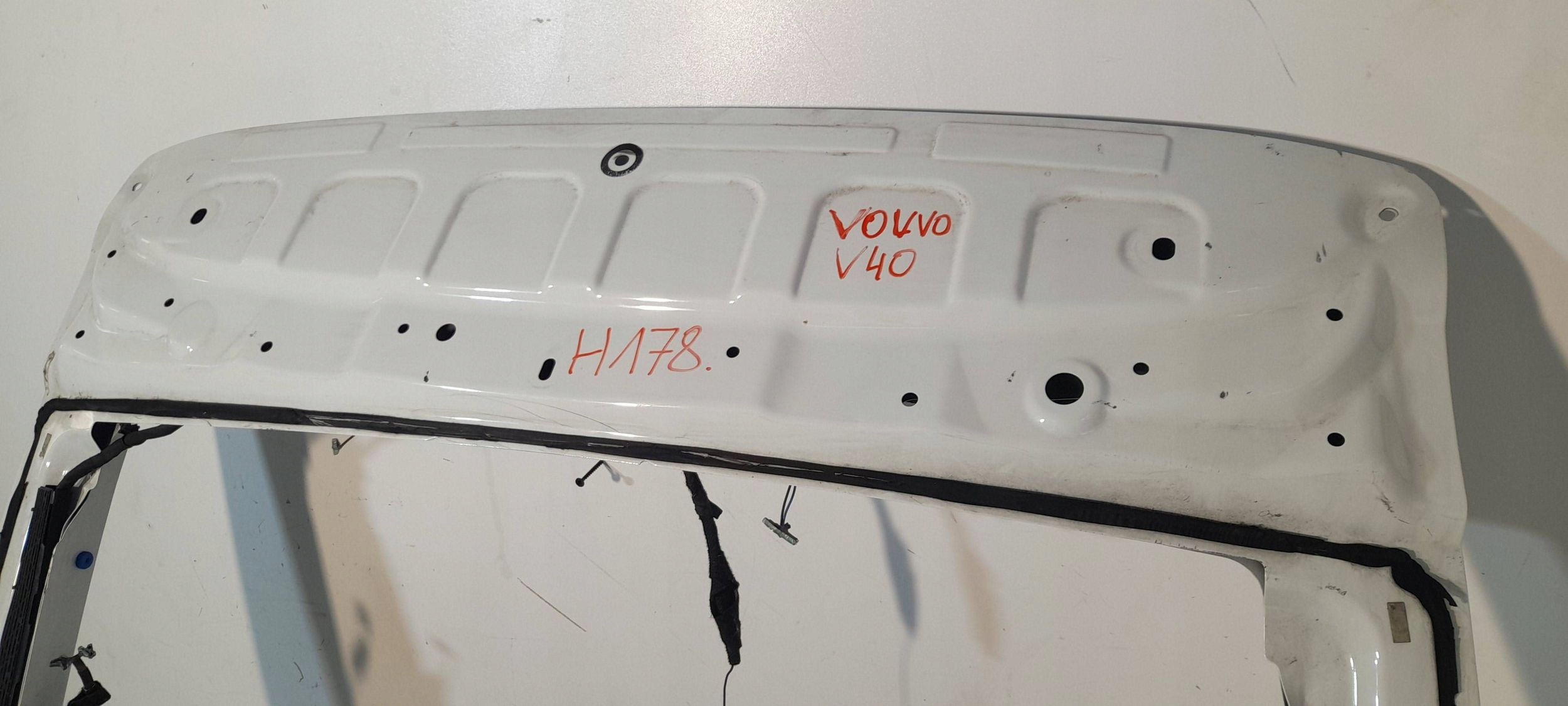 Volvo V40 rear trunk door boot (H178)