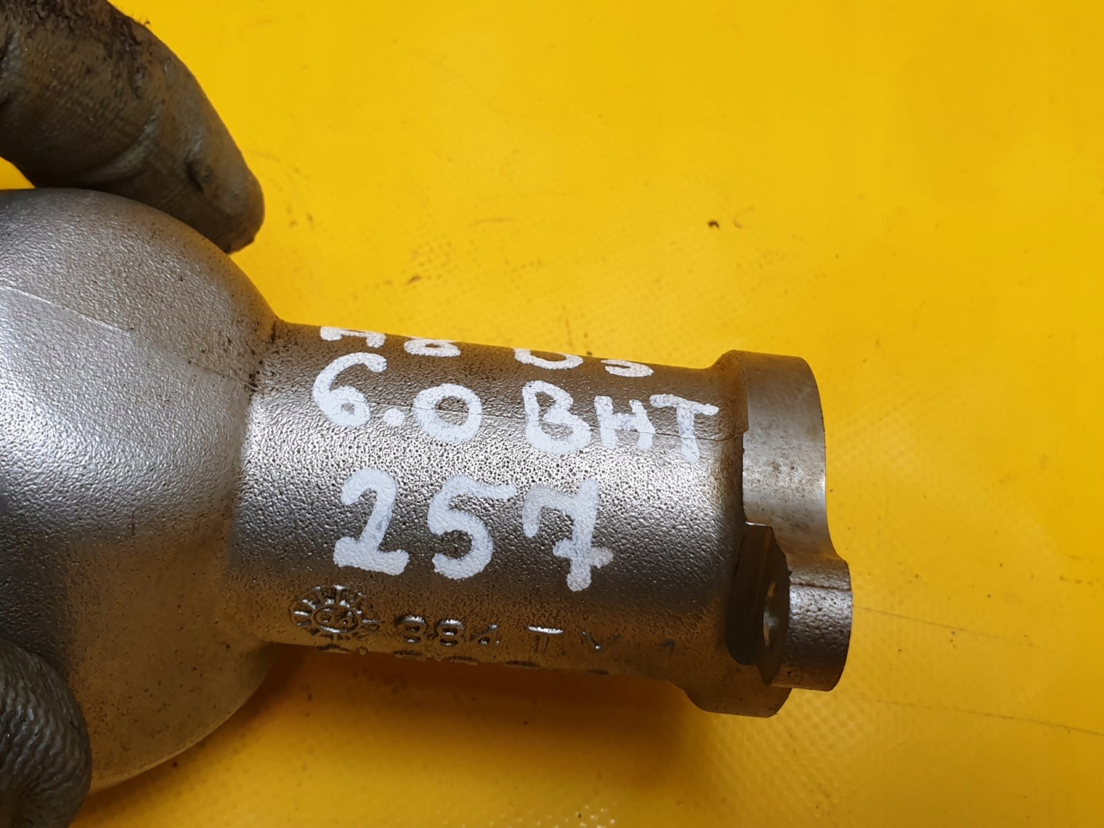 SMOK OLEJU AUDI A8 D3 6 0 BHT 07C105209B Version European