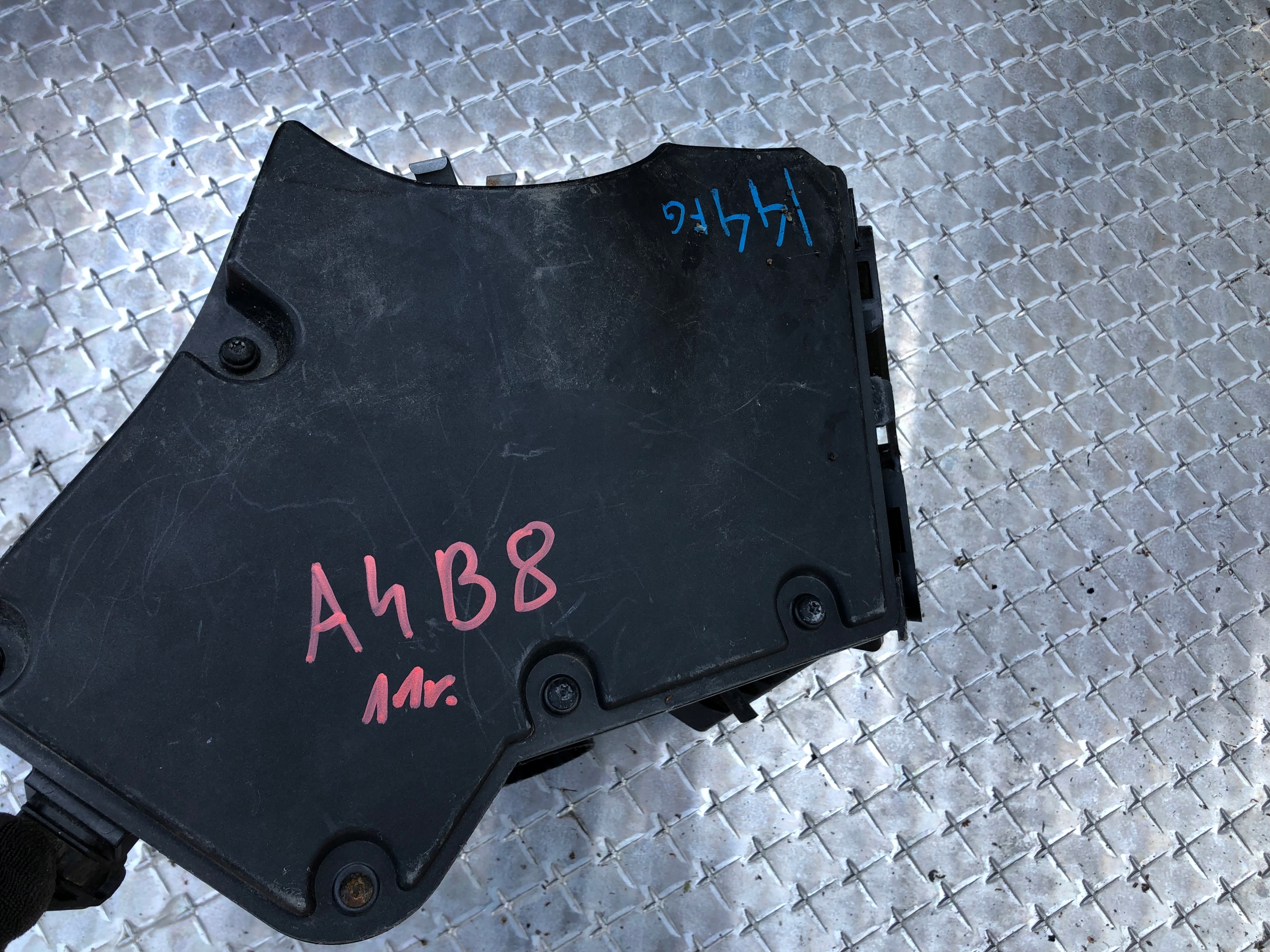 air filter housing AUDI A4 B8 8K0133835B