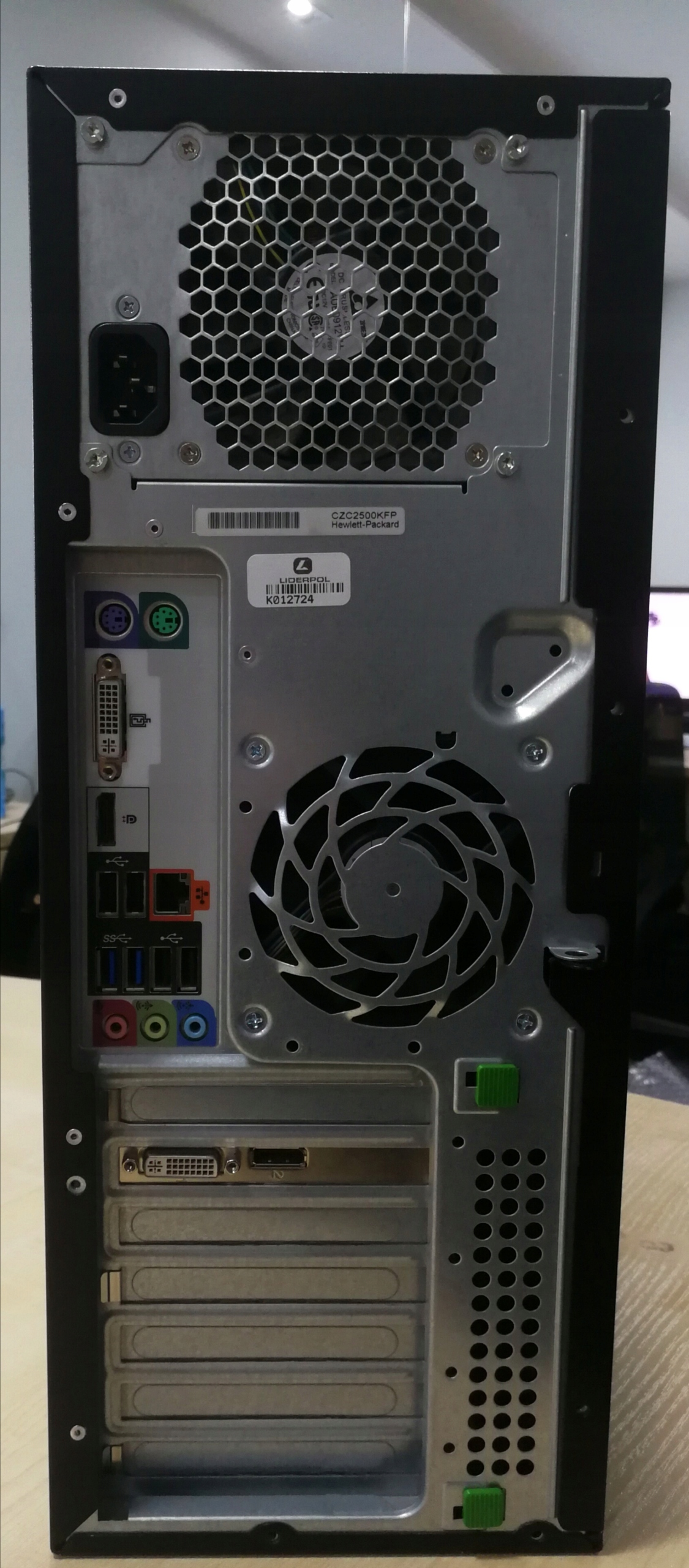 KOMPUTER TOWER HP Z220 8/960gb i3 W10 WORKSTATION Model Workstation Z220