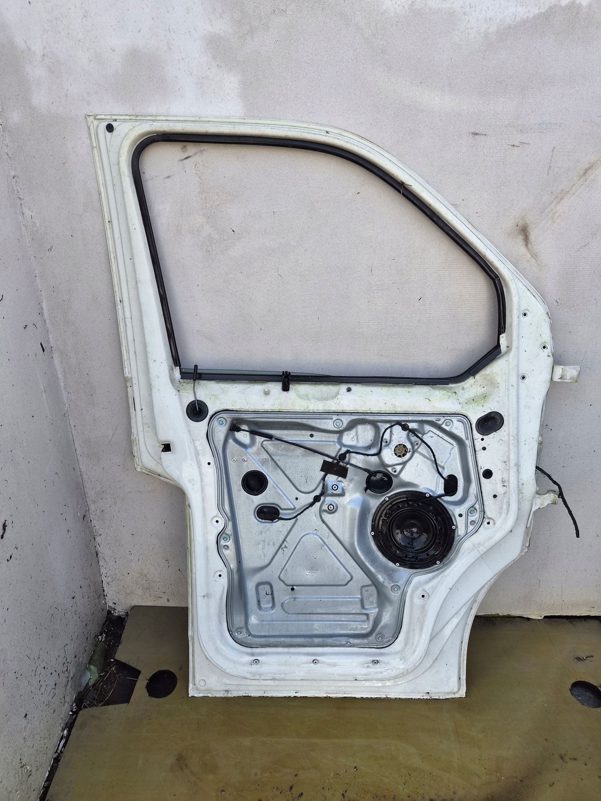 door front left VW T5 T5 LIFT front kierowca/ driver´s biale