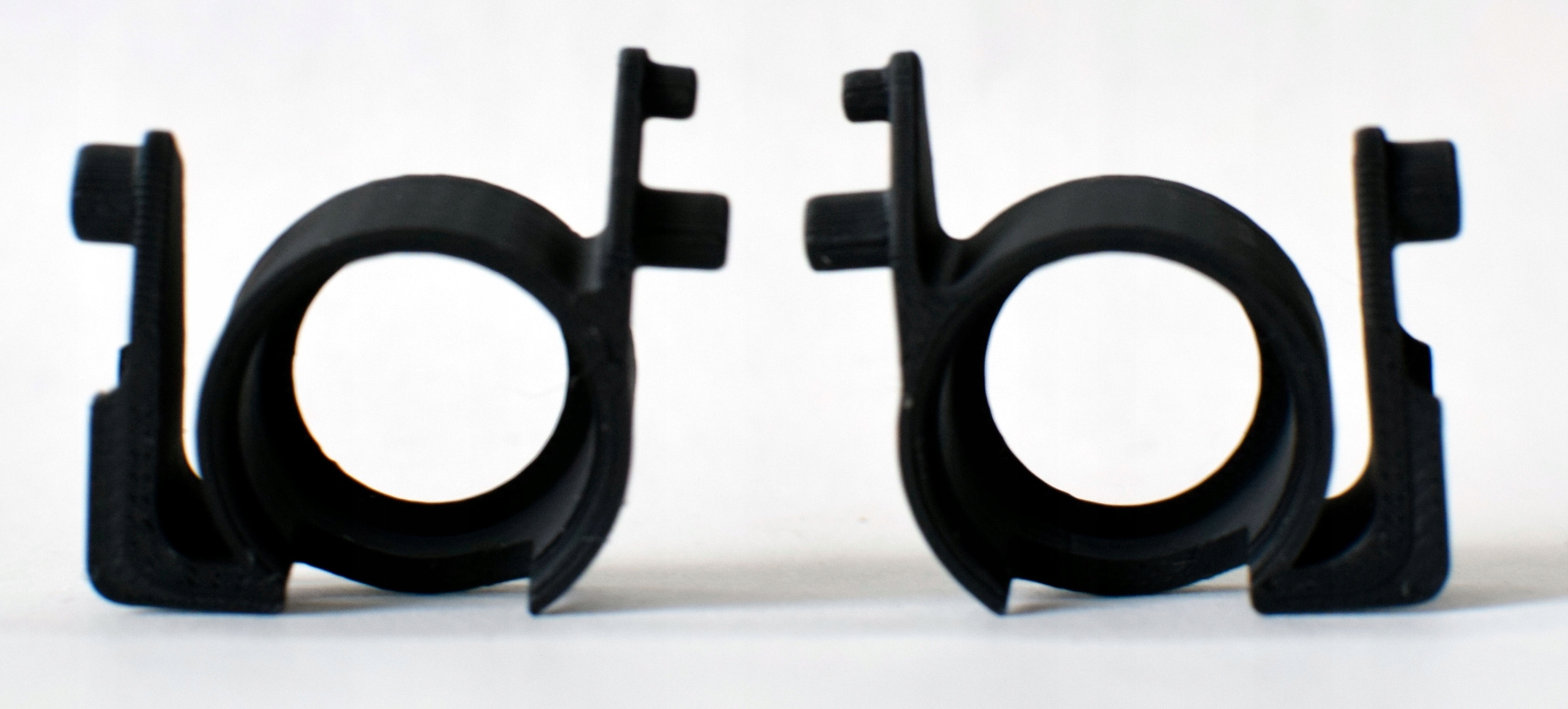 Zestaw ADAPTER MOCOWANIE SPRYSKIWACZA HYUNDAI I40 986813Z000 986823Z000 Numer katalogowy części ADAPTER MOCOWANIE SPRYSKIWACZA HYUNDAI I40