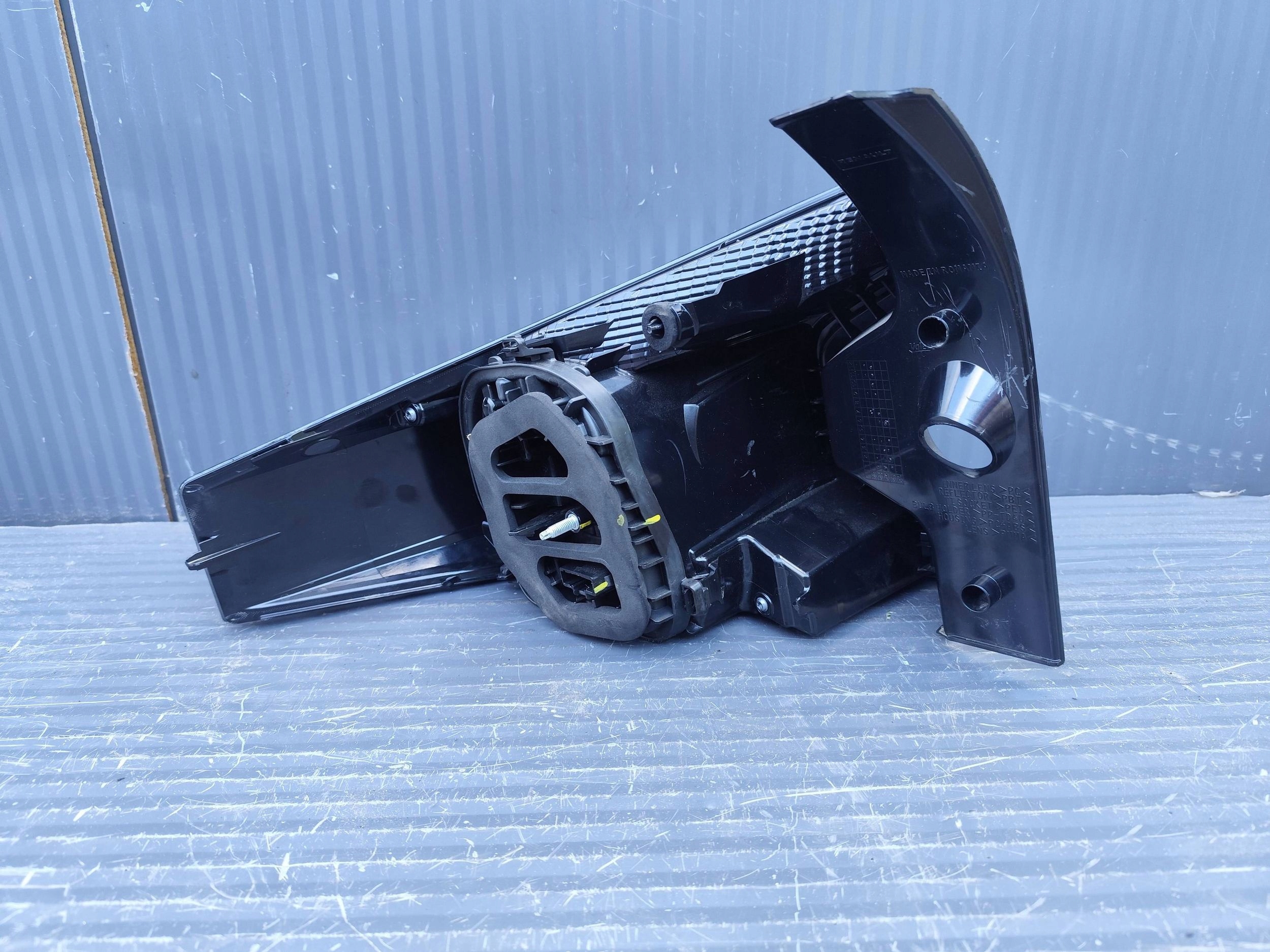 DACIA DUSTER III light rear part right 265505416R