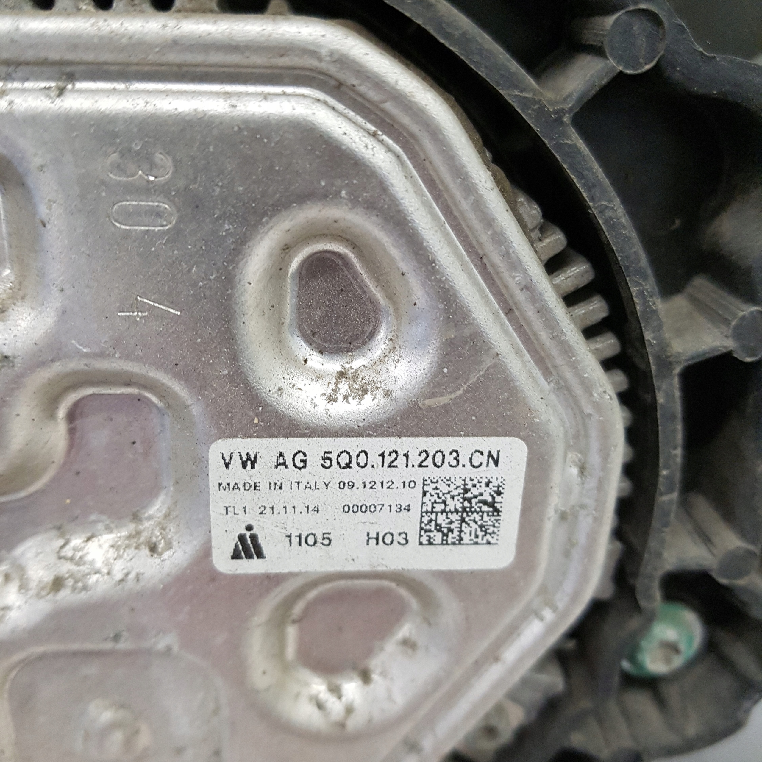 ventilátor chladiče VOLKSWAGEN PASSAT B8 5Q0121203CN